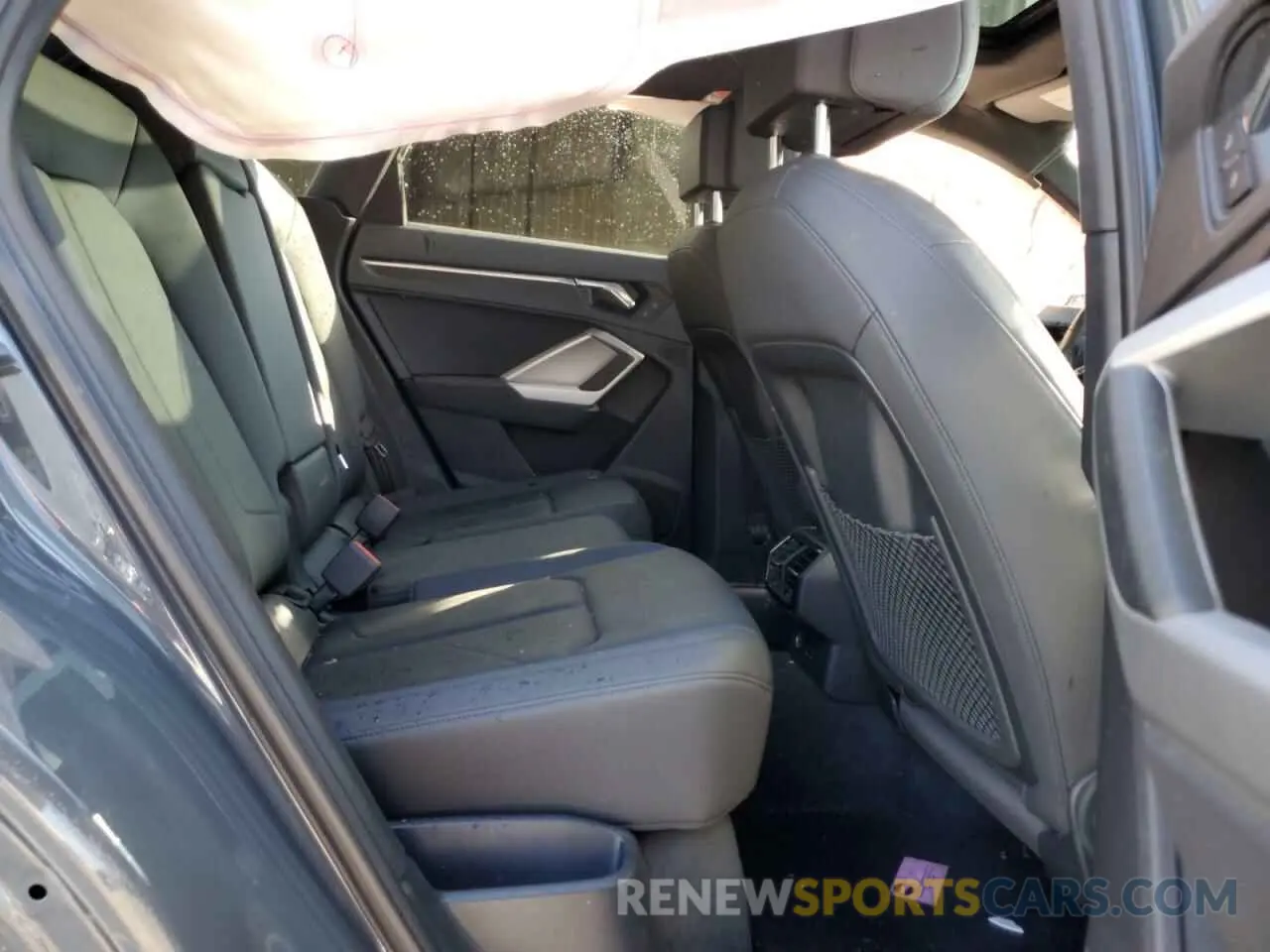 11 Photograph of a damaged car WA1AECF37L1043316 AUDI Q3 2020