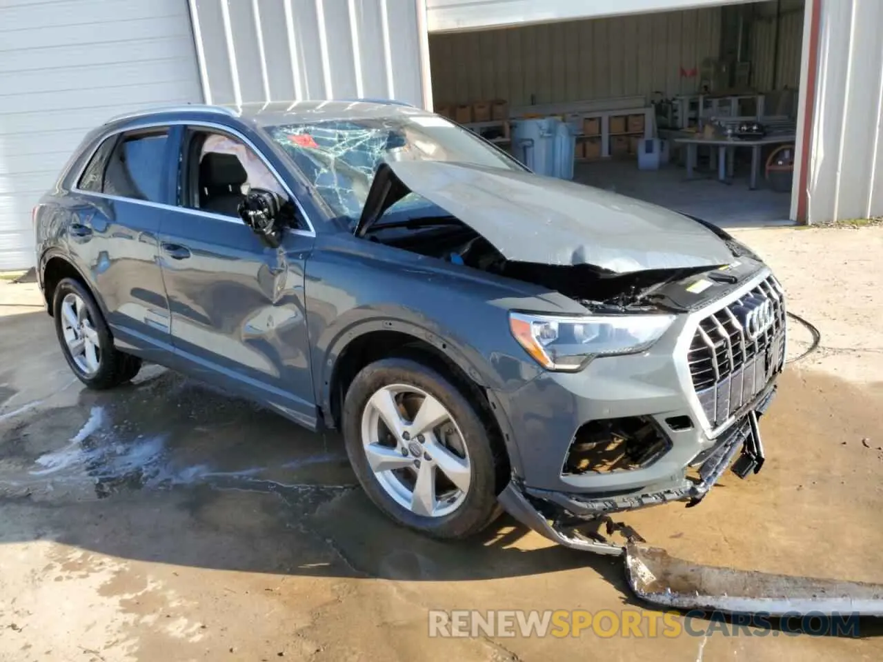 4 Photograph of a damaged car WA1AECF37L1043316 AUDI Q3 2020