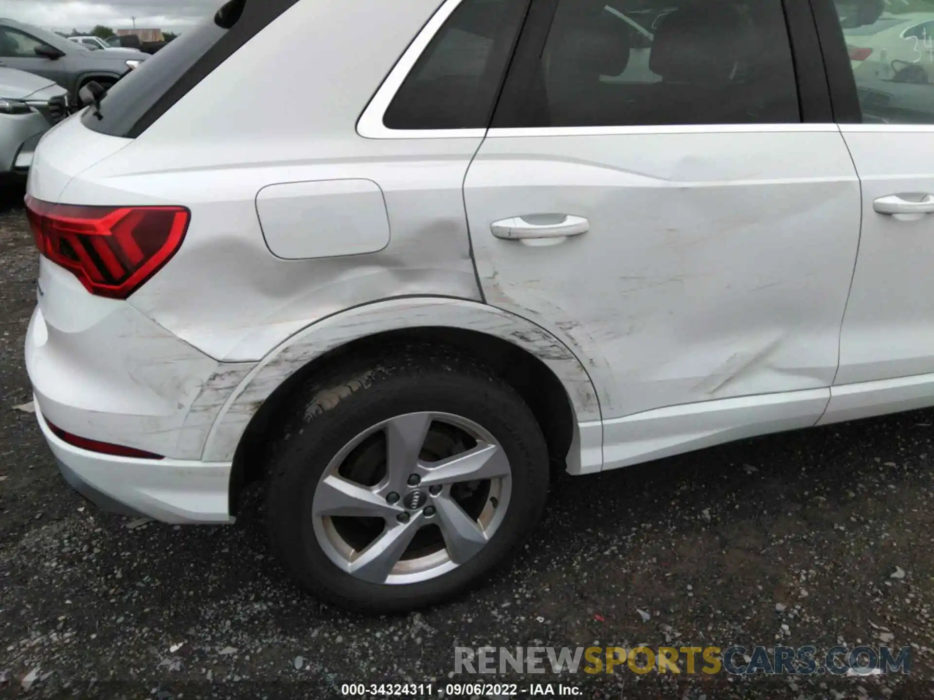 6 Photograph of a damaged car WA1AECF37L1054865 AUDI Q3 2020