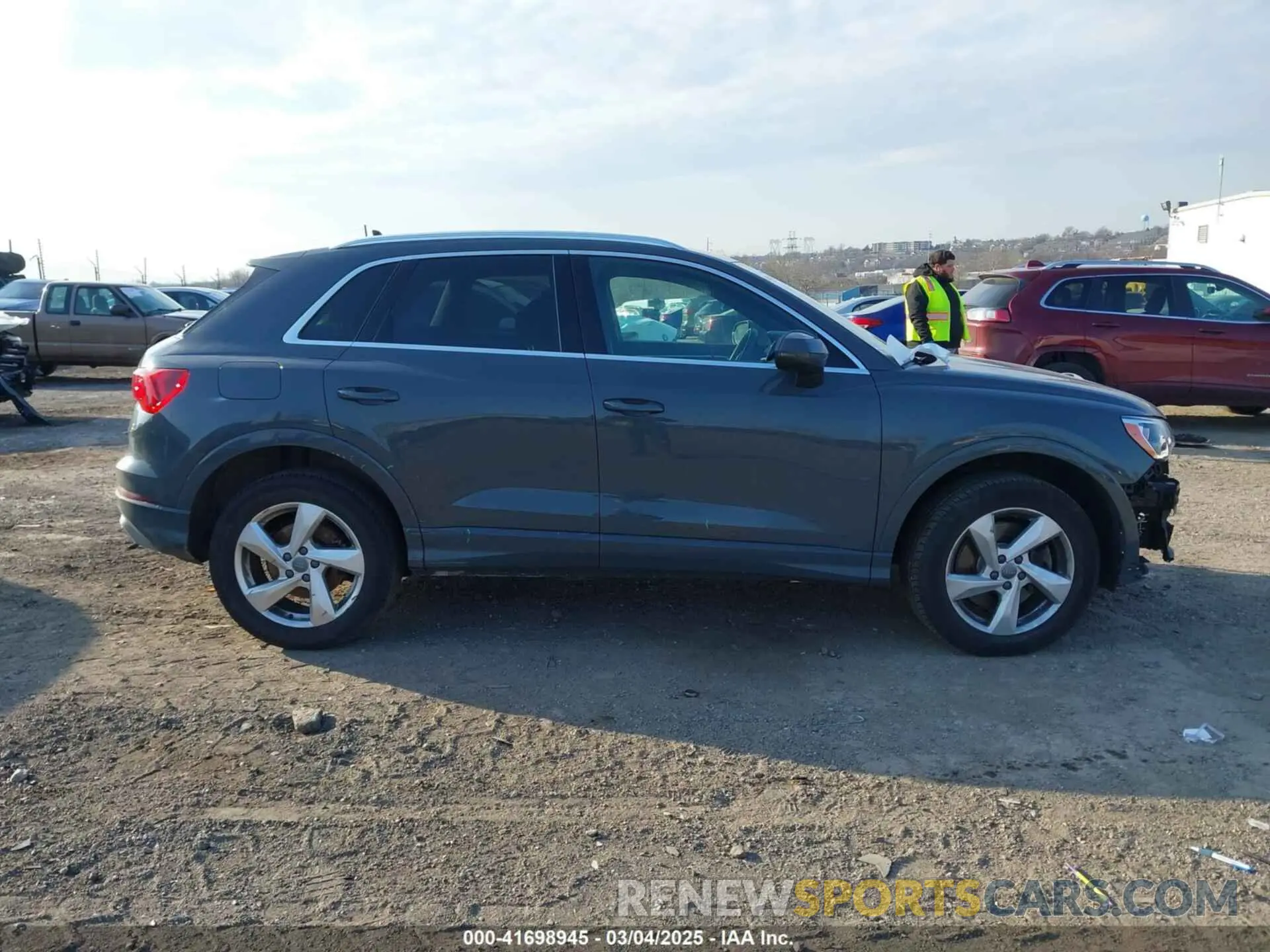 12 Photograph of a damaged car WA1AECF37L1071150 AUDI Q3 2020