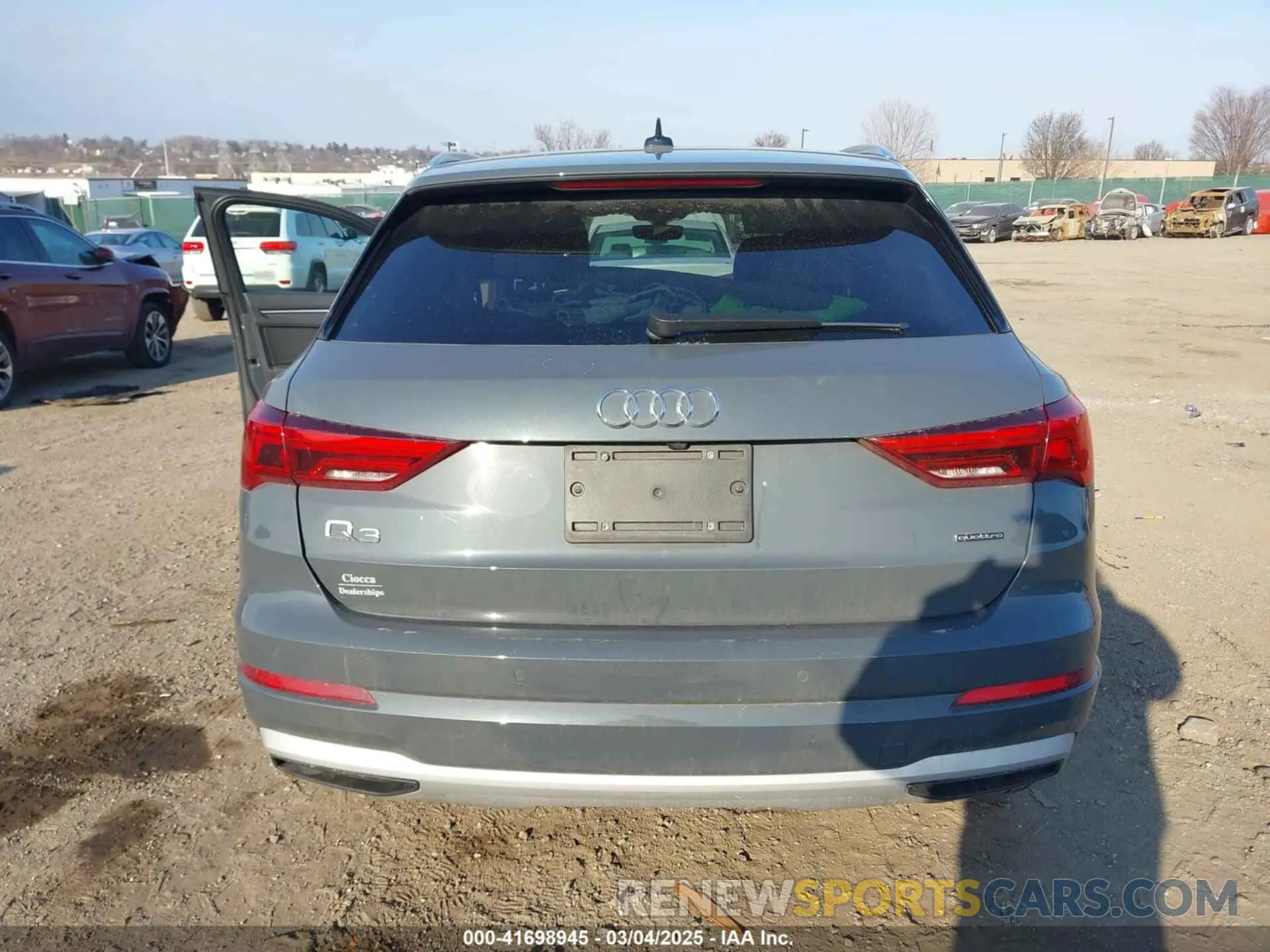15 Photograph of a damaged car WA1AECF37L1071150 AUDI Q3 2020