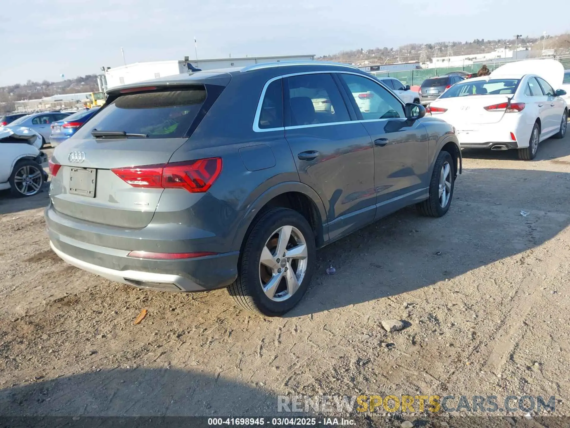 4 Photograph of a damaged car WA1AECF37L1071150 AUDI Q3 2020