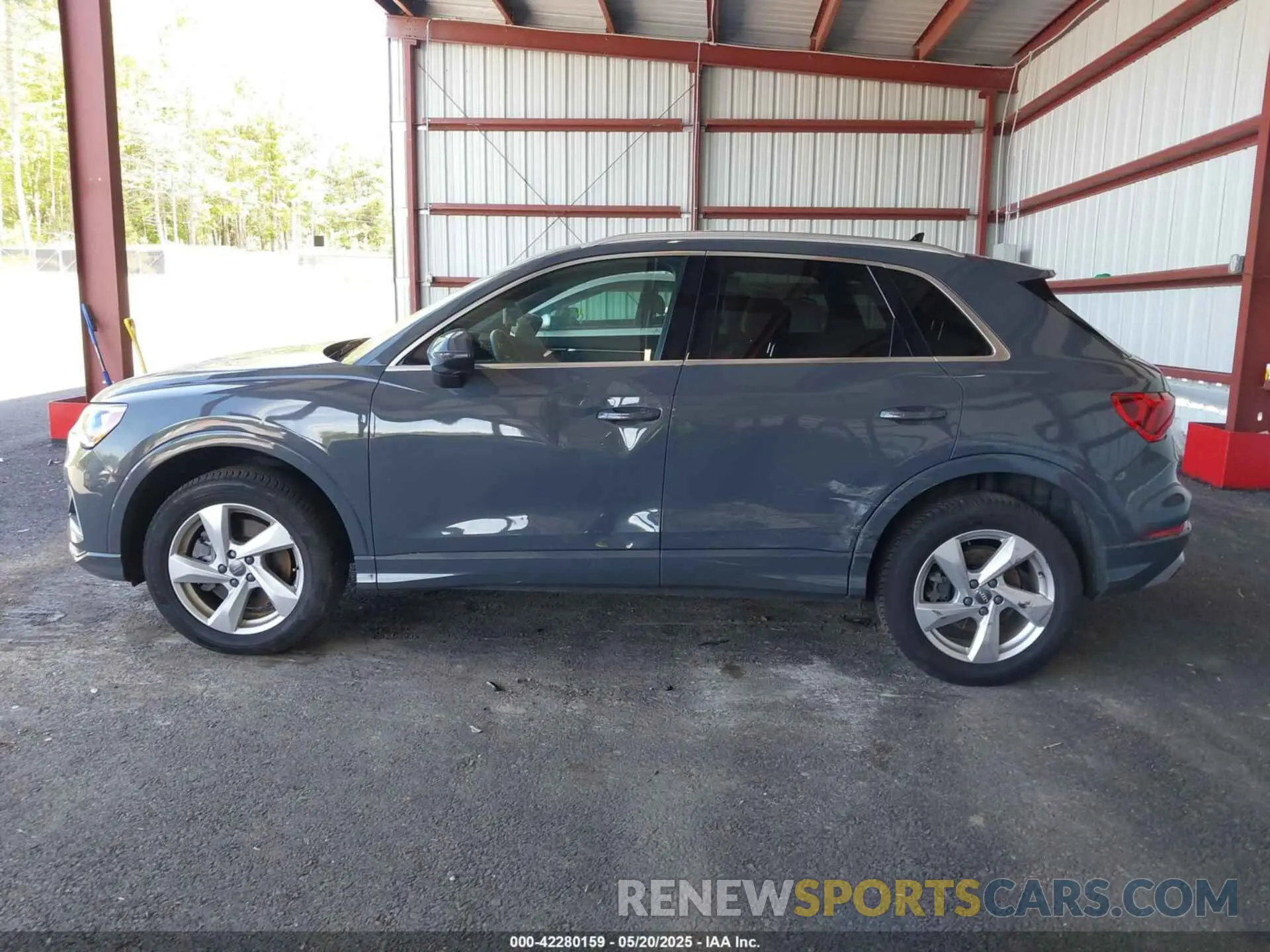 14 Photograph of a damaged car WA1AECF37L1125305 AUDI Q3 2020