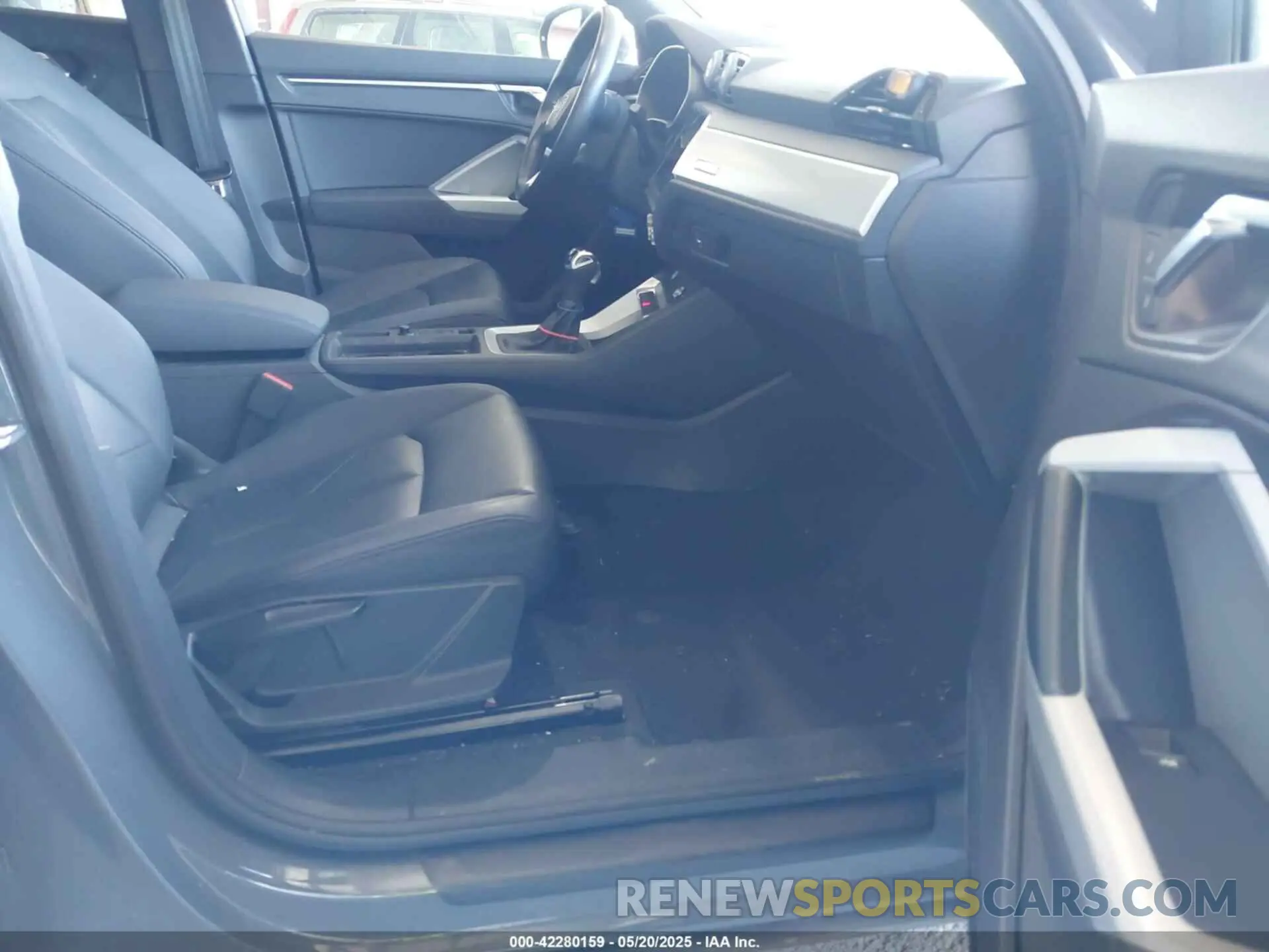 5 Photograph of a damaged car WA1AECF37L1125305 AUDI Q3 2020