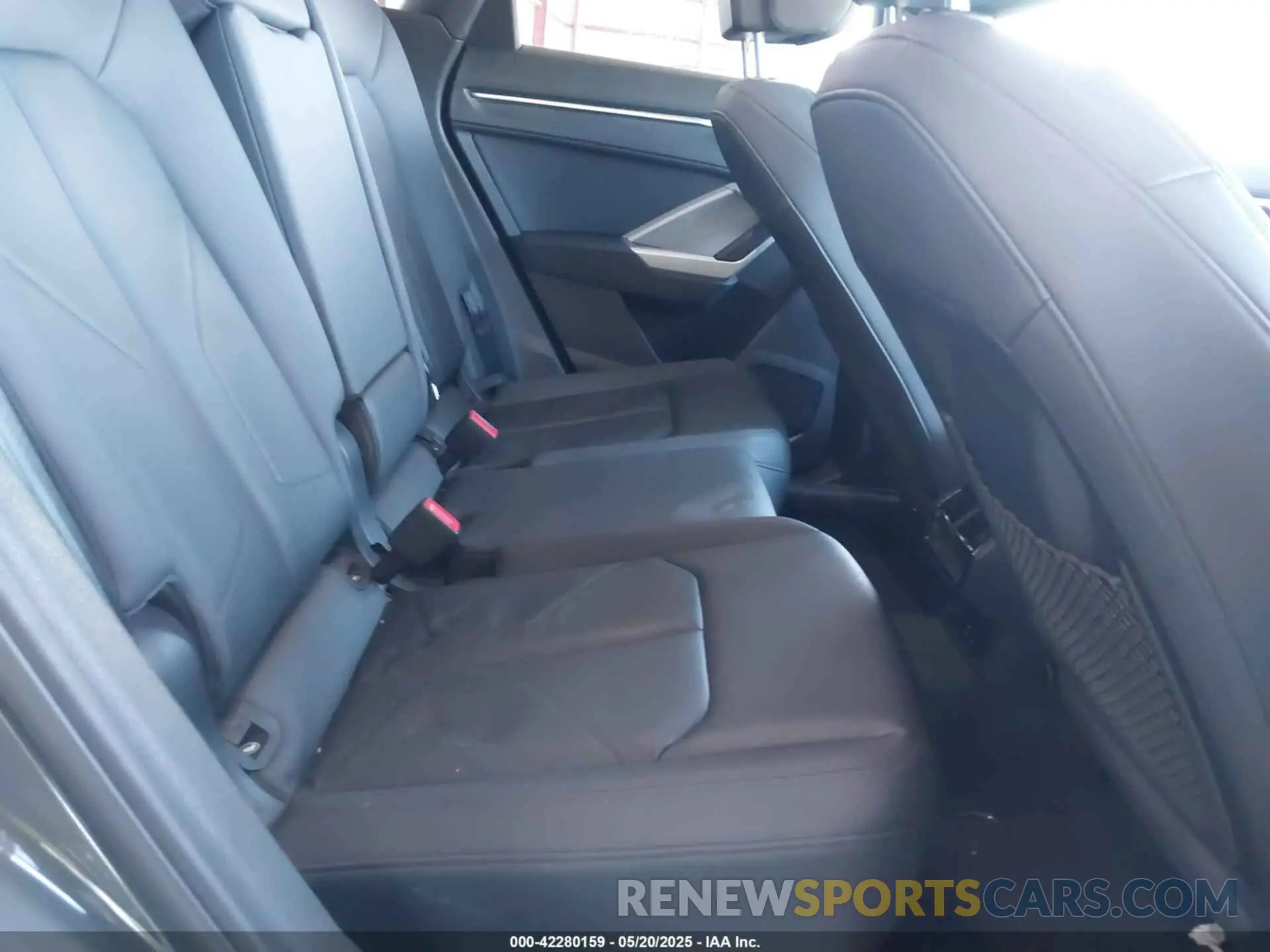 8 Photograph of a damaged car WA1AECF37L1125305 AUDI Q3 2020
