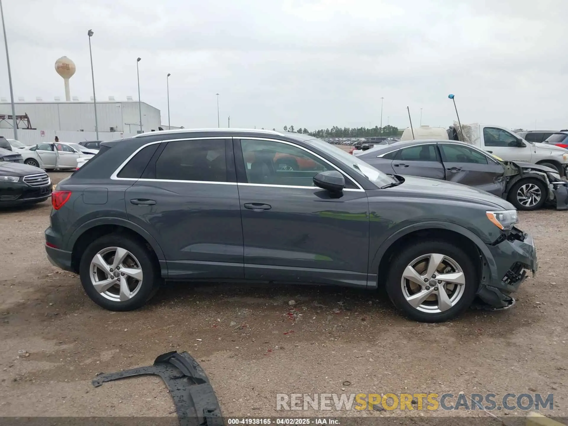 13 Photograph of a damaged car WA1AECF38L1090483 AUDI Q3 2020