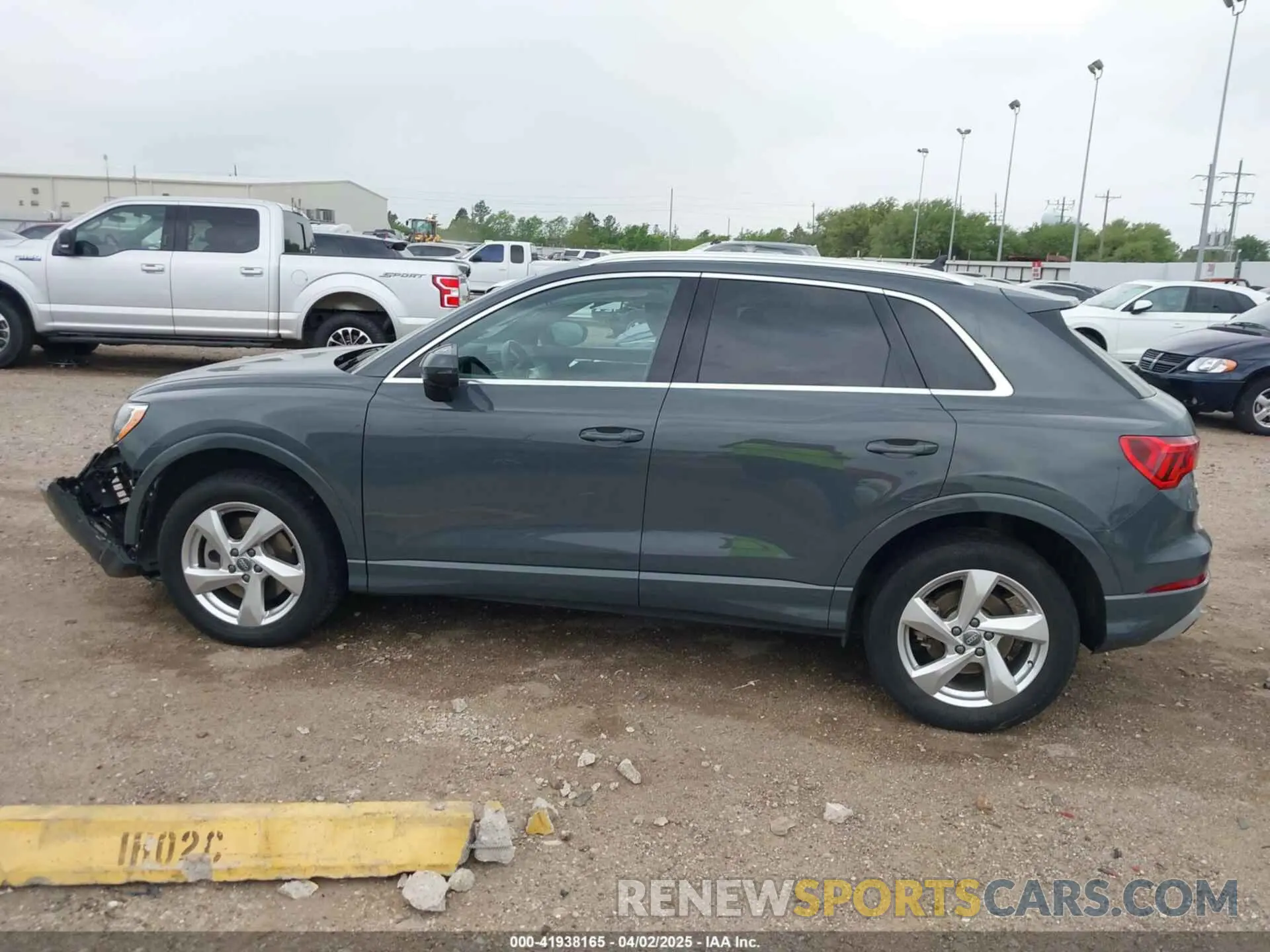 14 Photograph of a damaged car WA1AECF38L1090483 AUDI Q3 2020