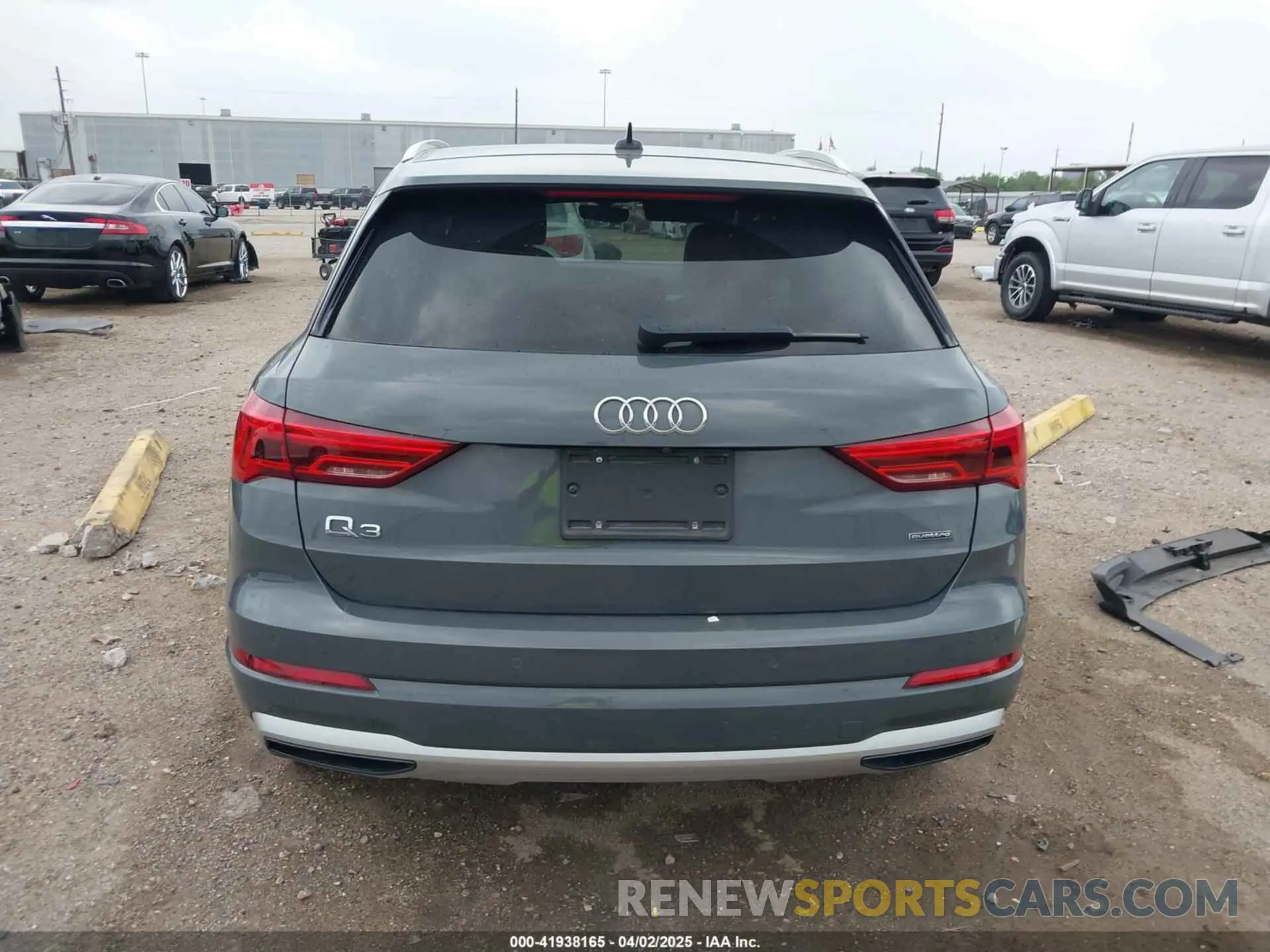 16 Photograph of a damaged car WA1AECF38L1090483 AUDI Q3 2020