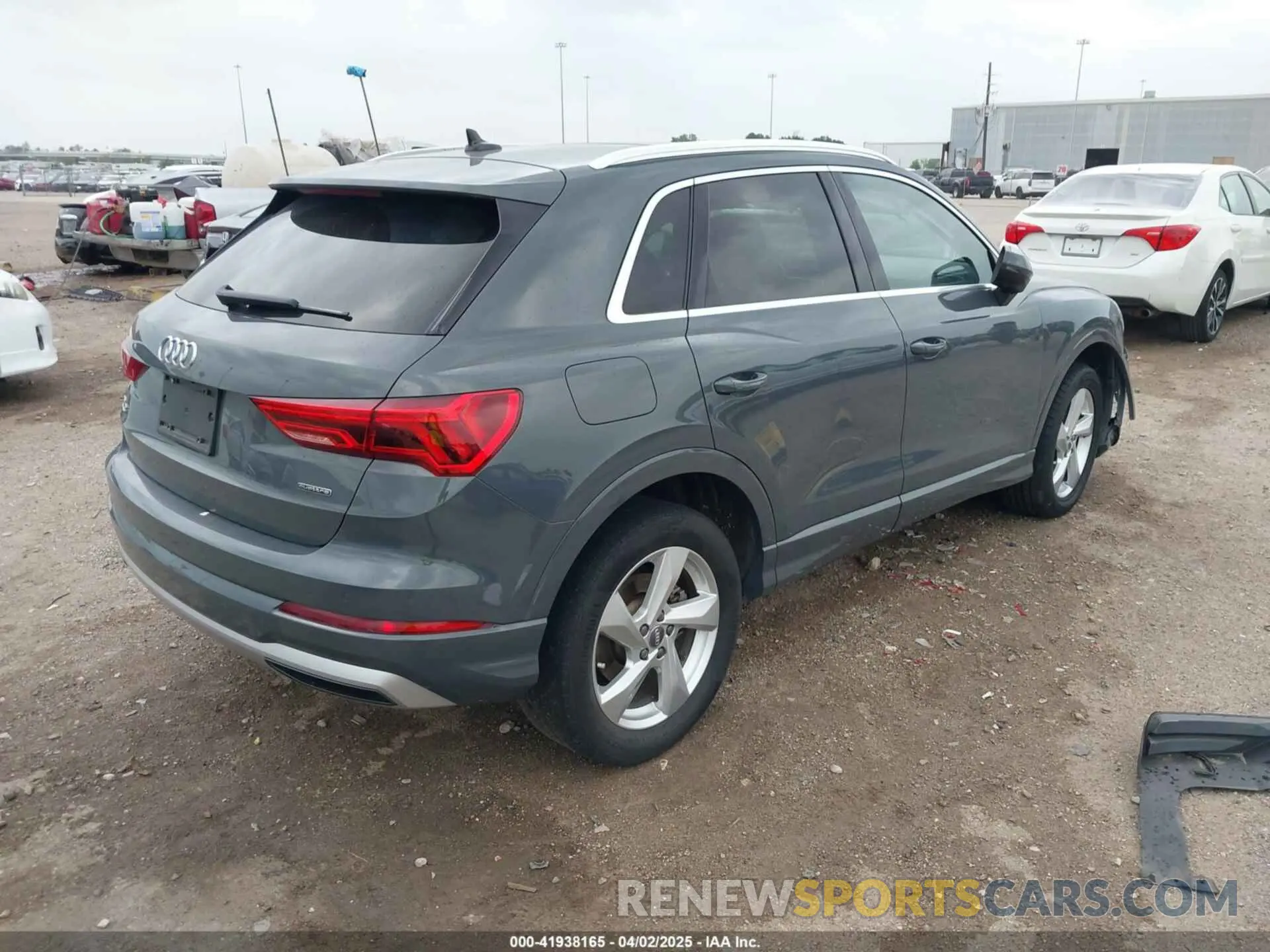 4 Photograph of a damaged car WA1AECF38L1090483 AUDI Q3 2020
