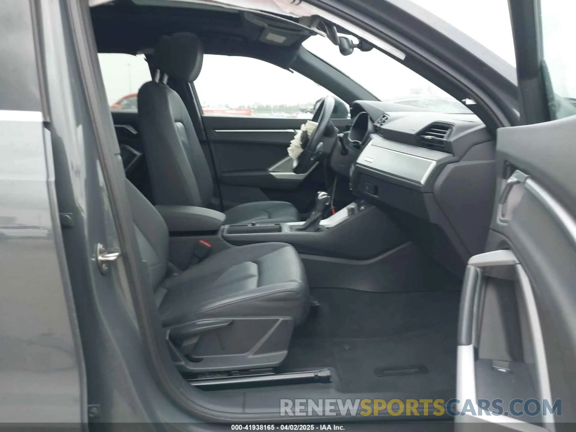 5 Photograph of a damaged car WA1AECF38L1090483 AUDI Q3 2020