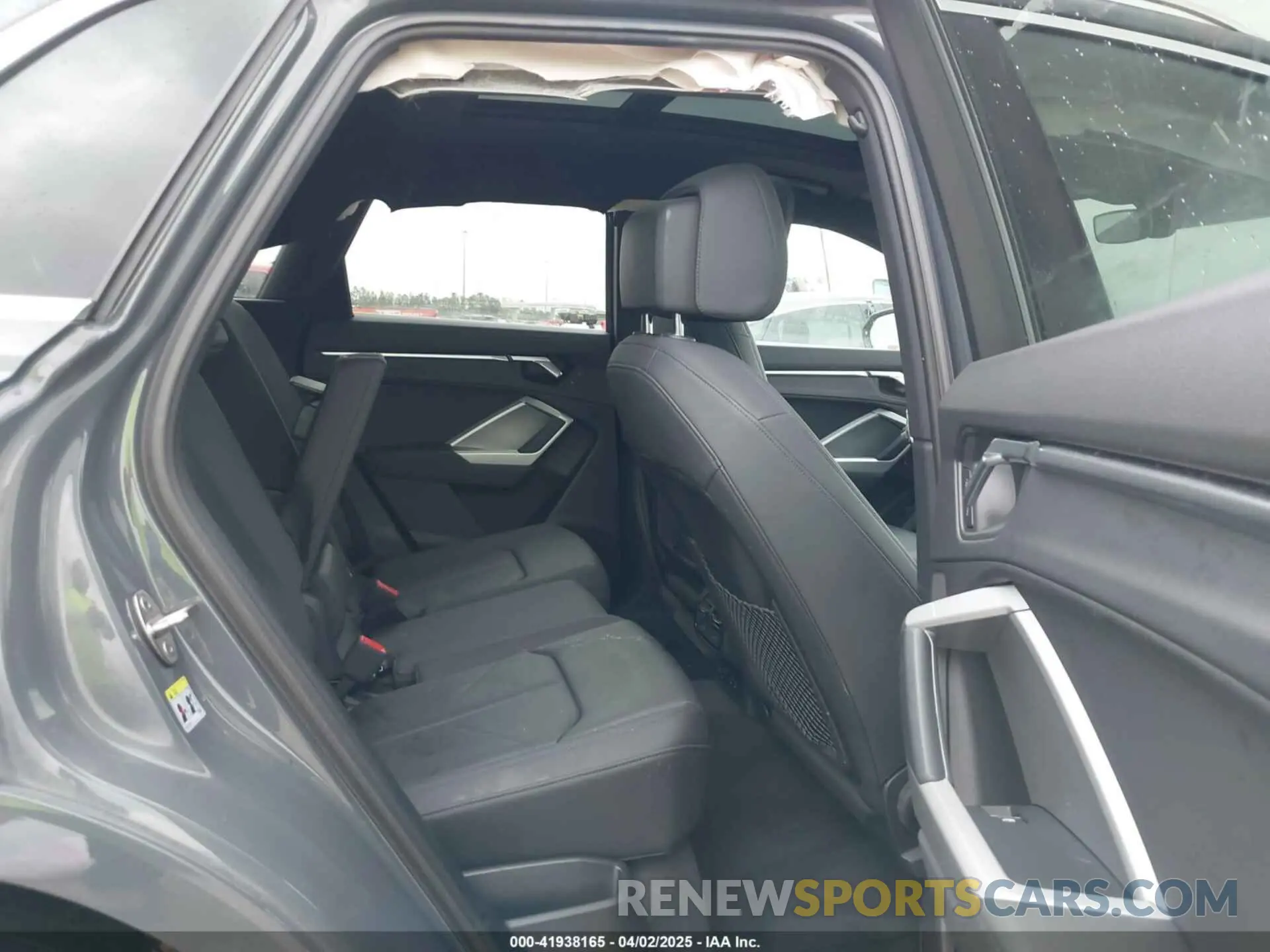 8 Photograph of a damaged car WA1AECF38L1090483 AUDI Q3 2020