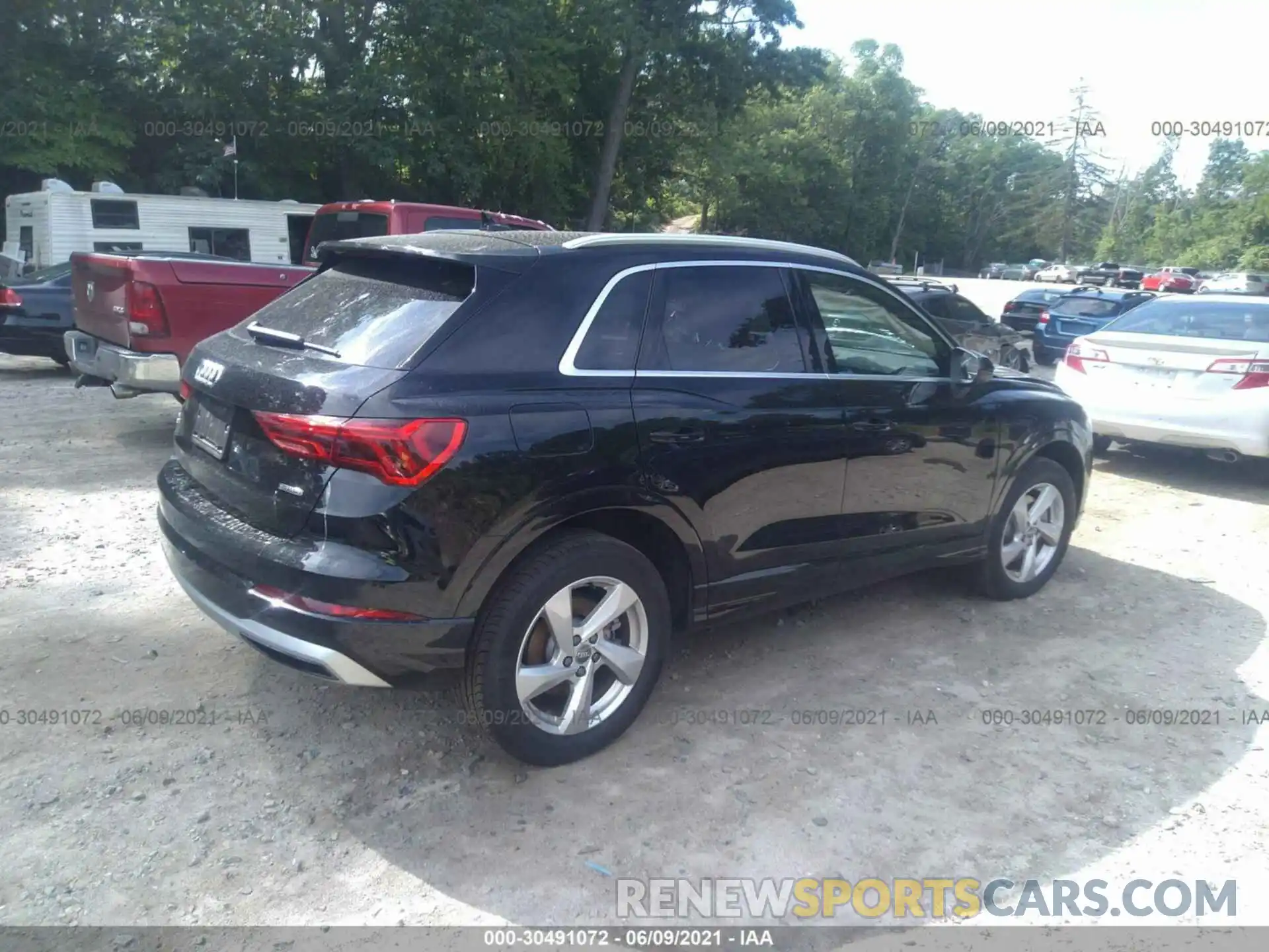 4 Photograph of a damaged car WA1AECF38L1124647 AUDI Q3 2020