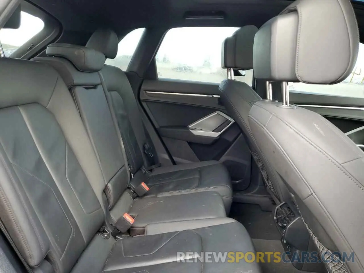 11 Photograph of a damaged car WA1AECF39L1026470 AUDI Q3 2020