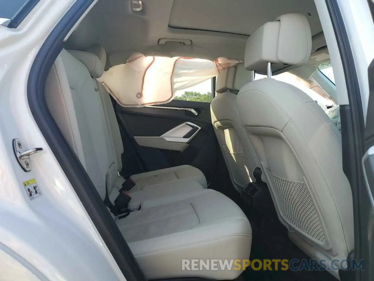 11 Photograph of a damaged car WA1BECF32L1001348 AUDI Q3 2020