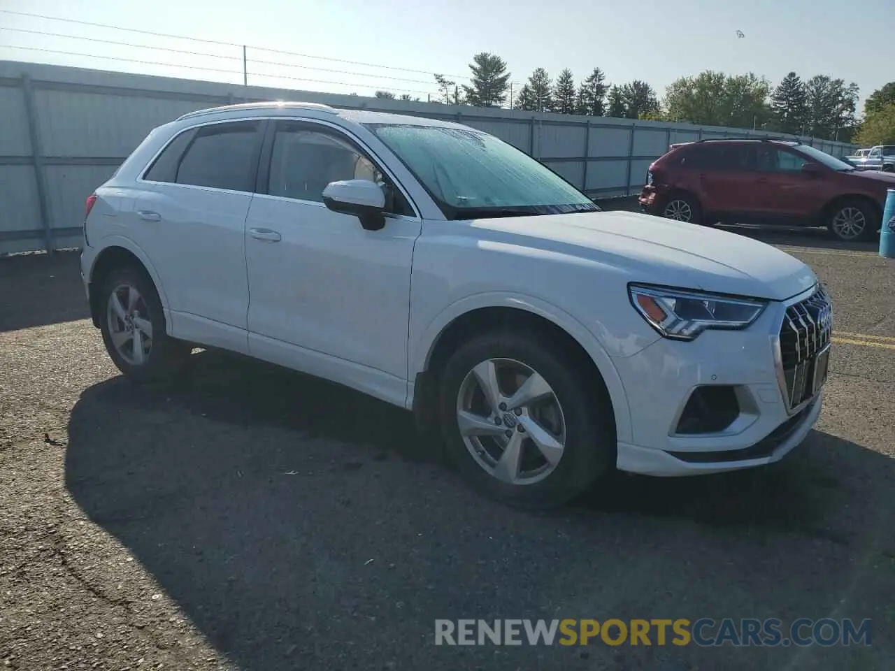 4 Photograph of a damaged car WA1BECF32L1001348 AUDI Q3 2020