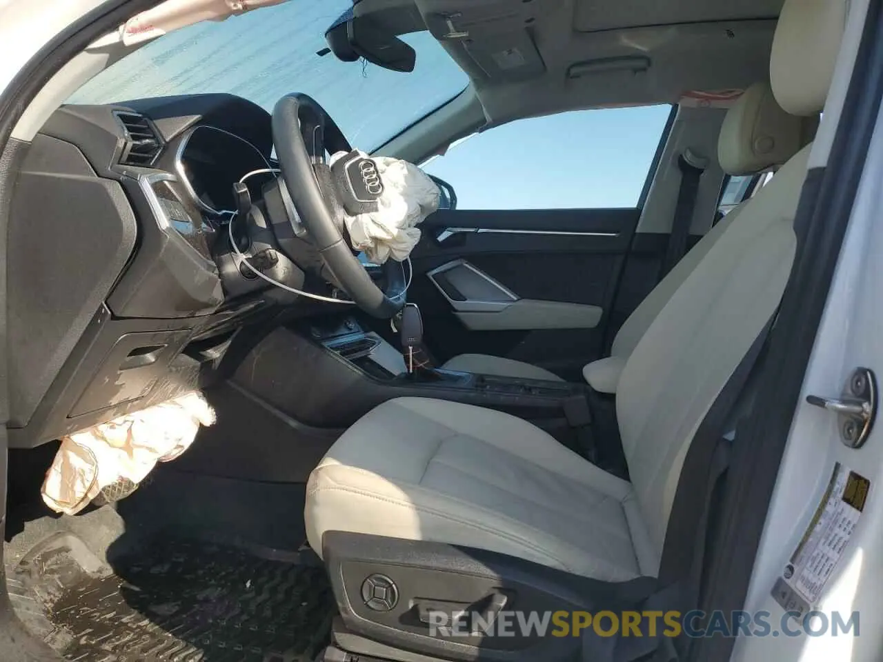 7 Photograph of a damaged car WA1BECF32L1001348 AUDI Q3 2020