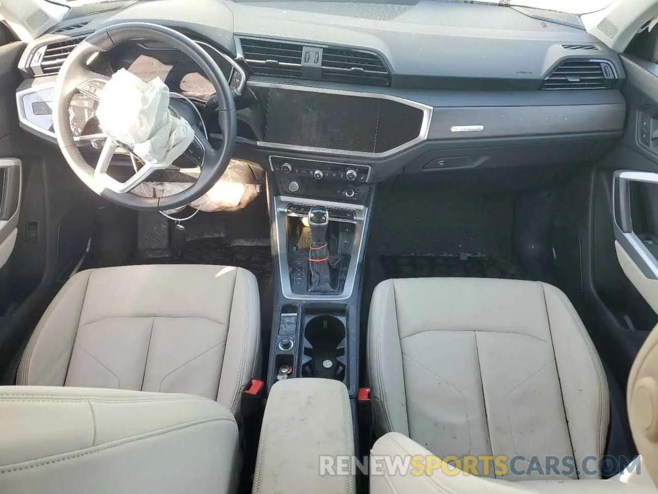 8 Photograph of a damaged car WA1BECF32L1001348 AUDI Q3 2020