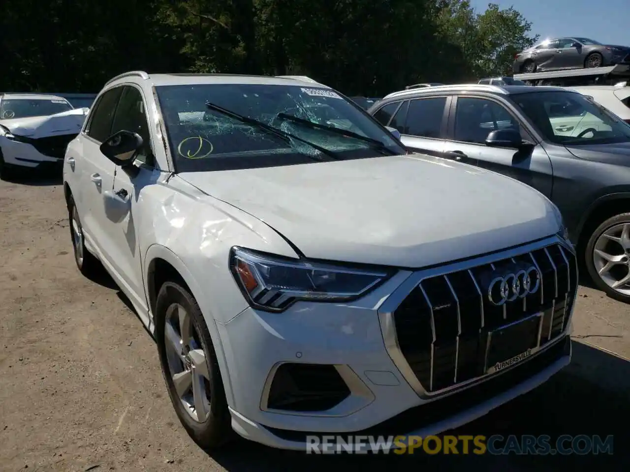 1 Photograph of a damaged car WA1BECF32L1065227 AUDI Q3 2020