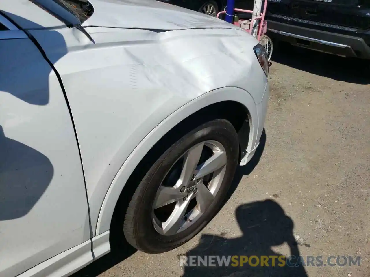 9 Photograph of a damaged car WA1BECF32L1065227 AUDI Q3 2020