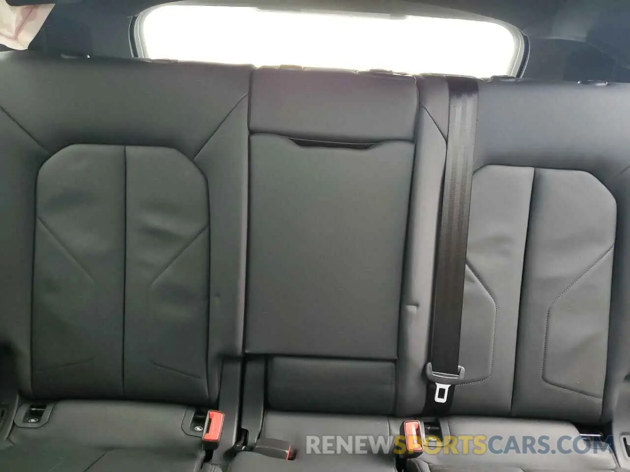 10 Photograph of a damaged car WA1BECF34L1106635 AUDI Q3 2020