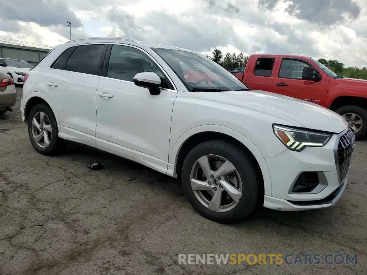 4 Photograph of a damaged car WA1BECF34L1106635 AUDI Q3 2020