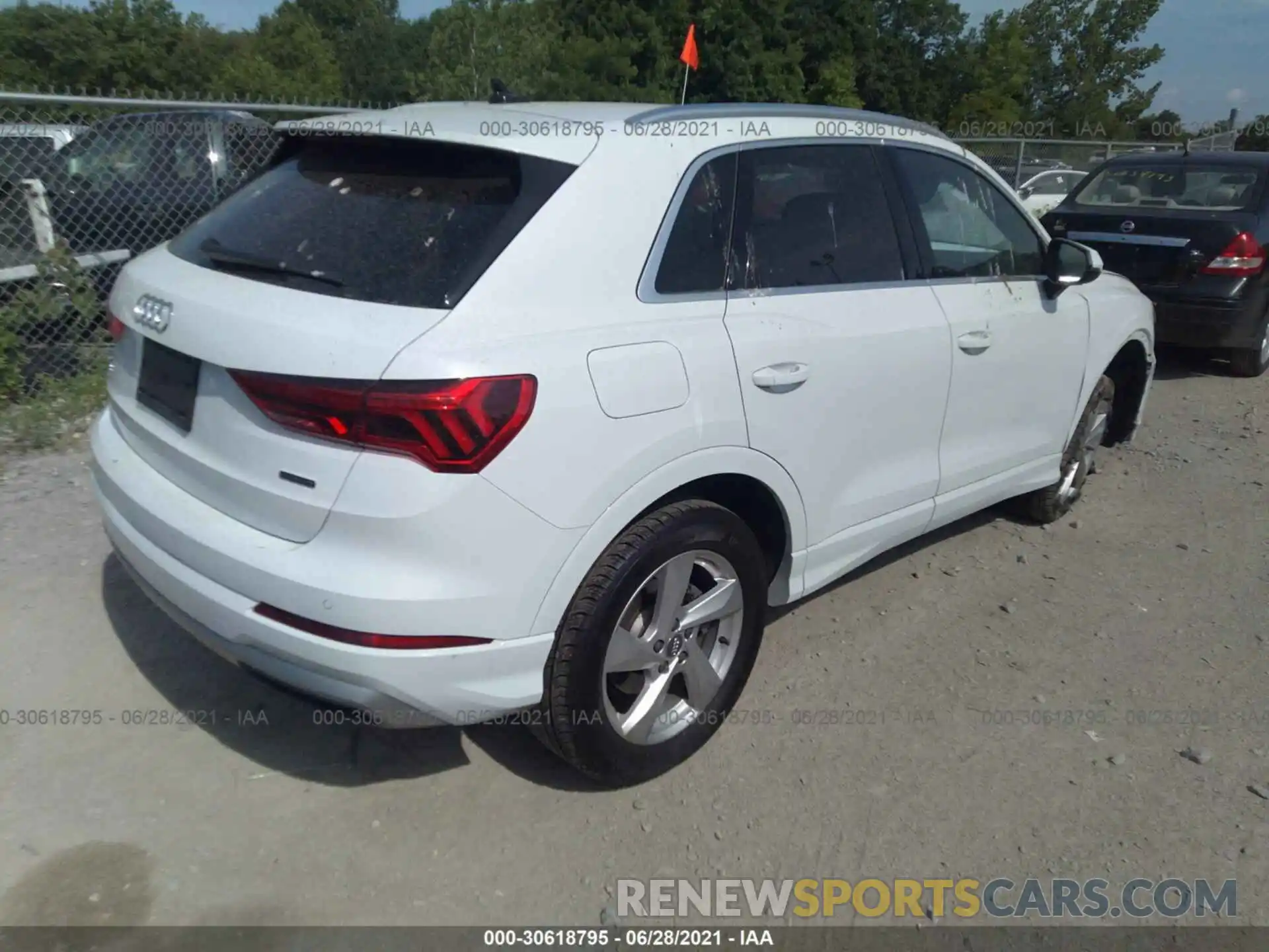 4 Photograph of a damaged car WA1BECF36L1015933 AUDI Q3 2020