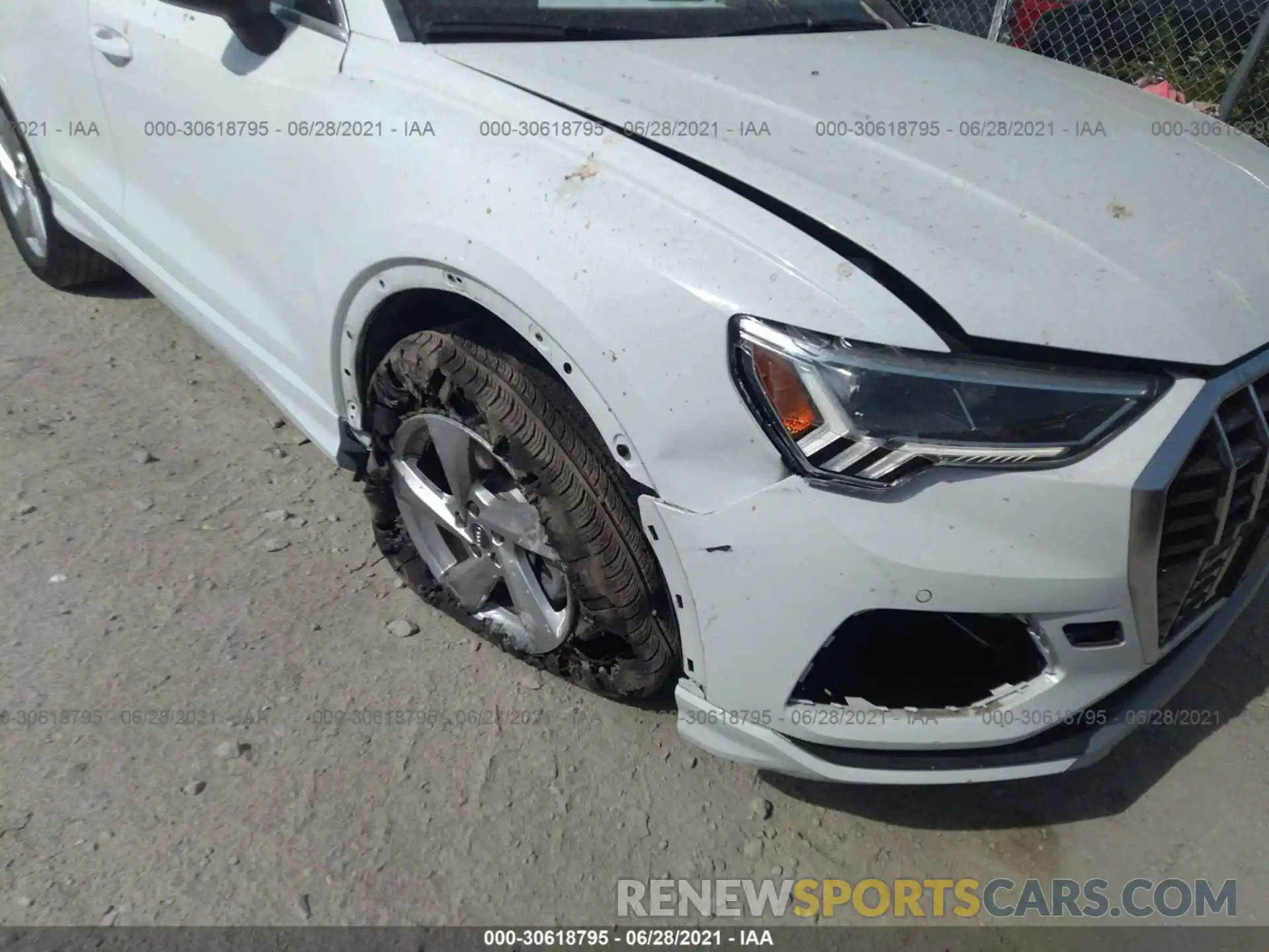 6 Photograph of a damaged car WA1BECF36L1015933 AUDI Q3 2020