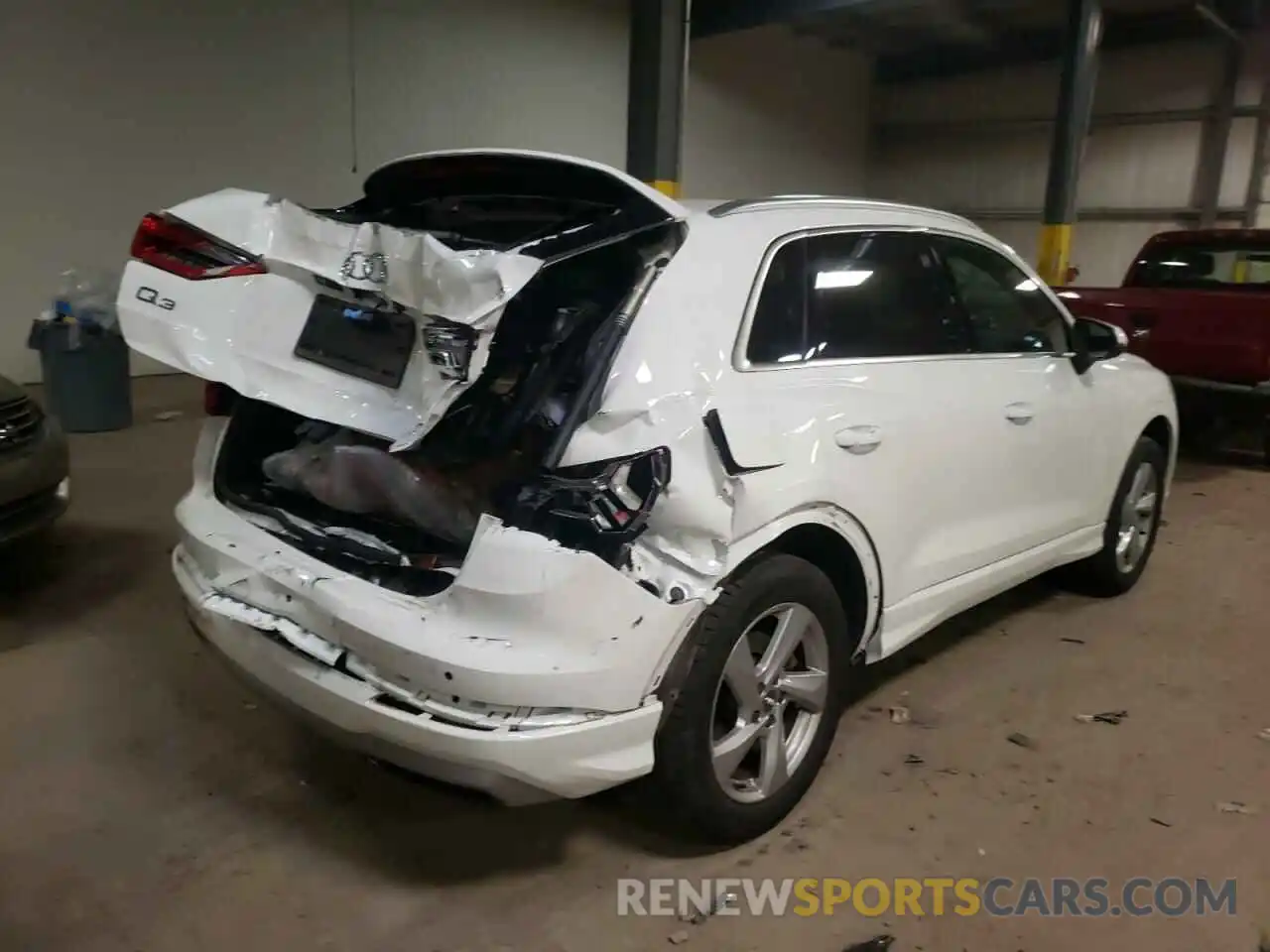 4 Photograph of a damaged car WA1BECF39L1011973 AUDI Q3 2020