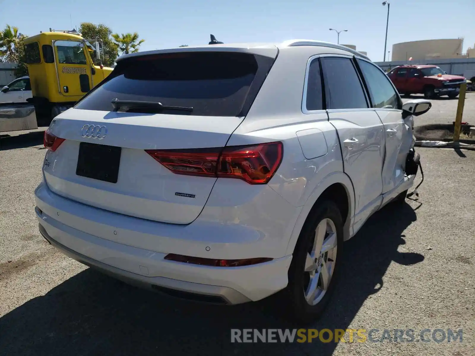 4 Photograph of a damaged car WA1BECF3XL1056016 AUDI Q3 2020