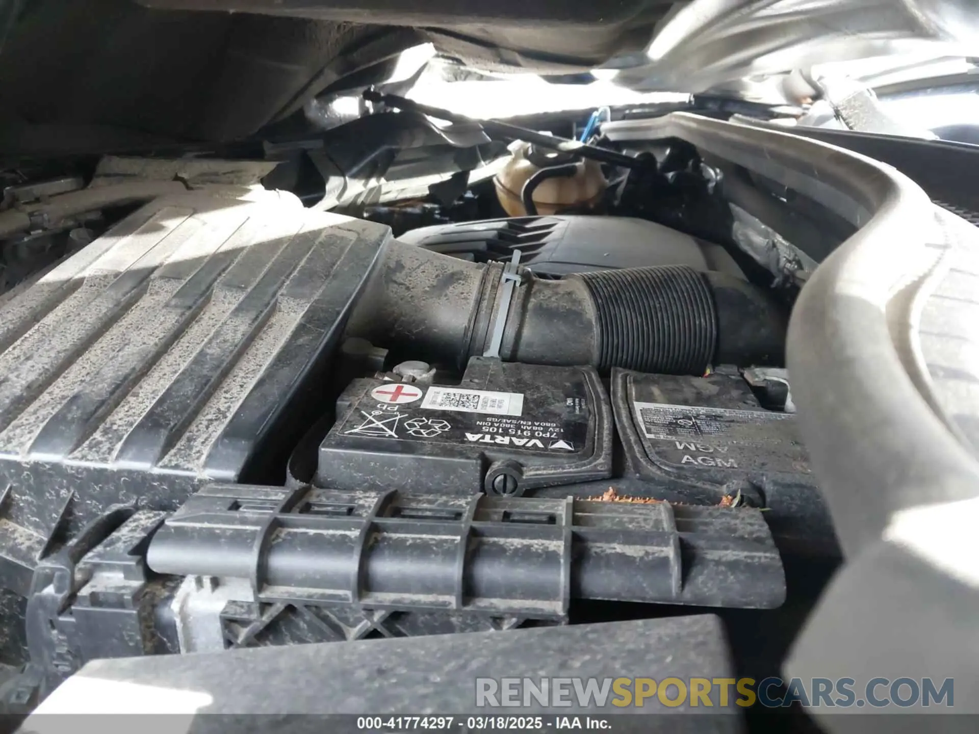 10 Photograph of a damaged car WA1DECF31L1030946 AUDI Q3 2020