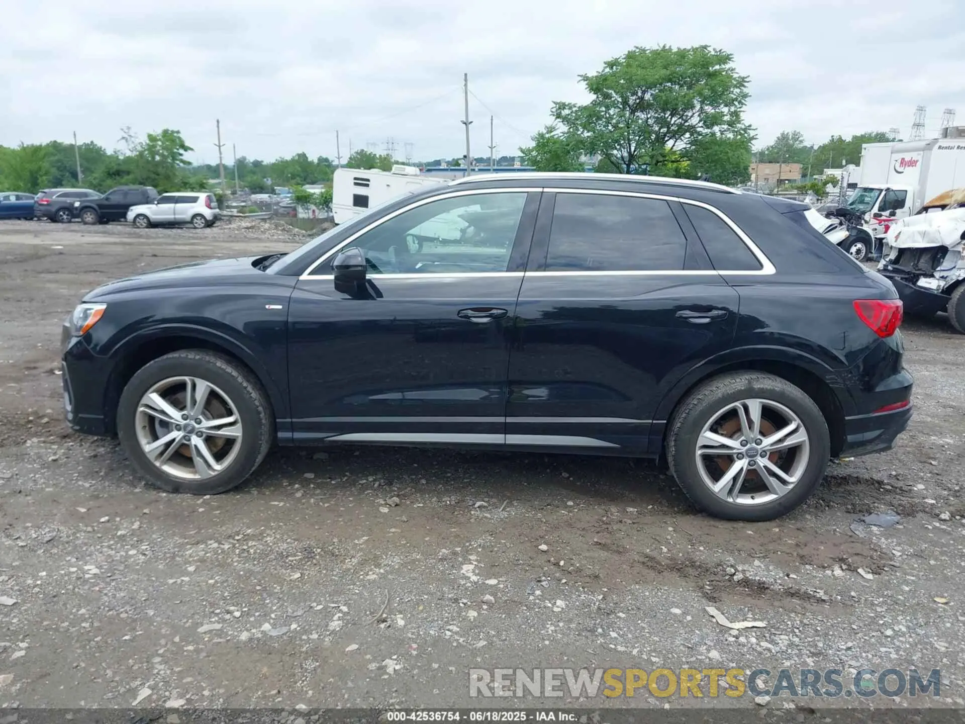 13 Photograph of a damaged car WA1DECF31L1064787 AUDI Q3 2020