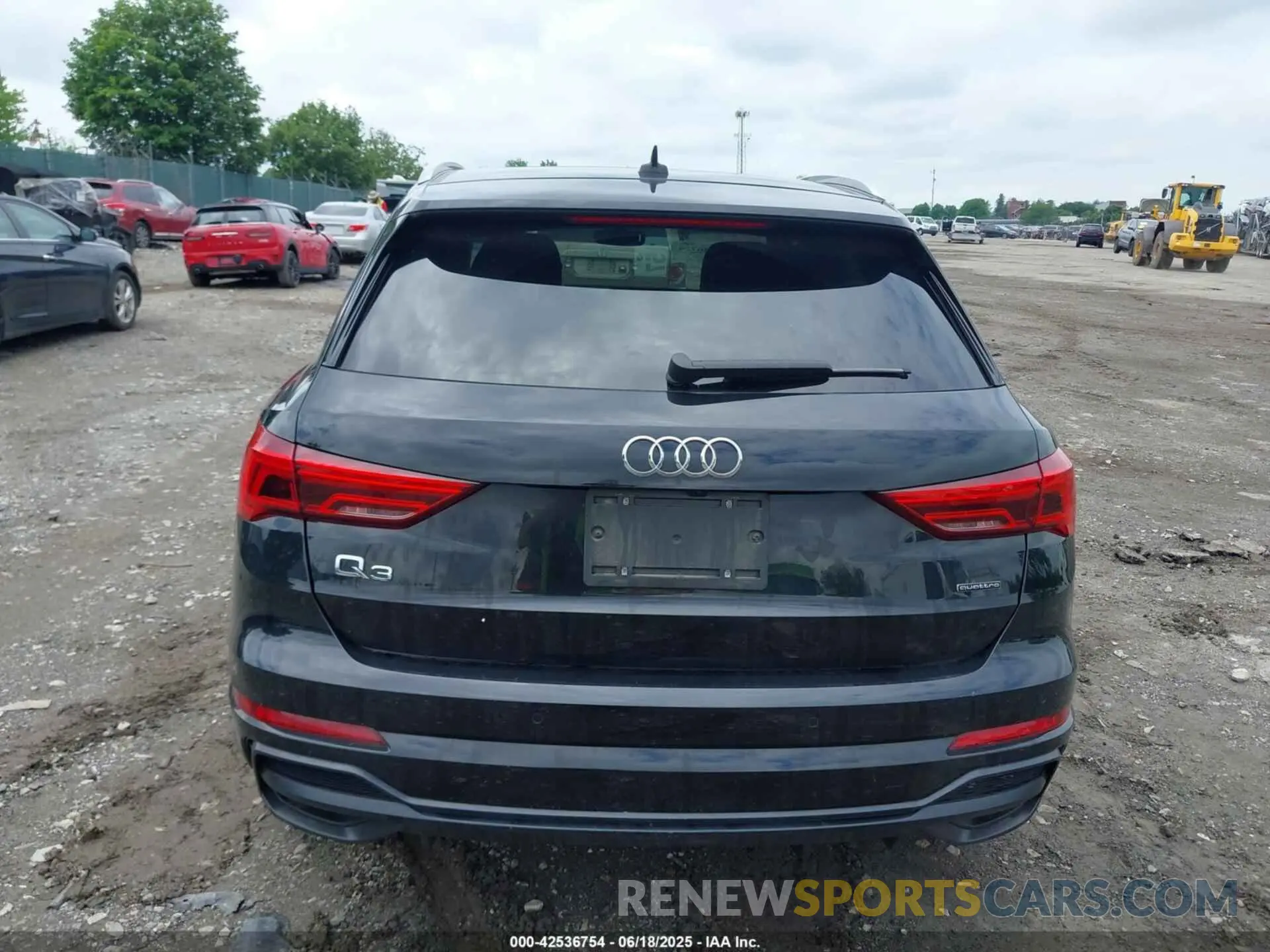 15 Photograph of a damaged car WA1DECF31L1064787 AUDI Q3 2020