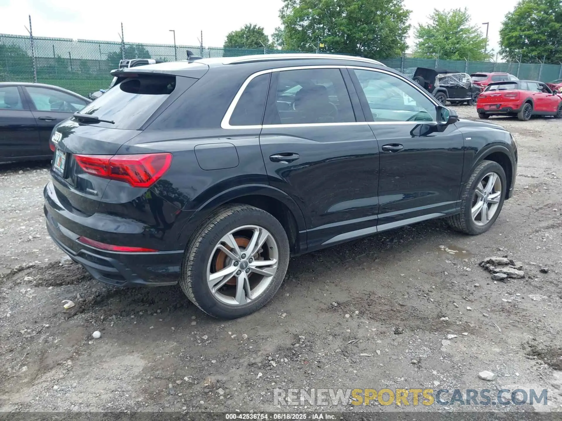 4 Photograph of a damaged car WA1DECF31L1064787 AUDI Q3 2020