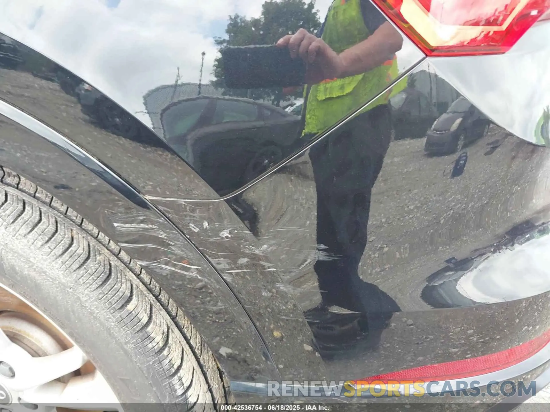 6 Photograph of a damaged car WA1DECF31L1064787 AUDI Q3 2020
