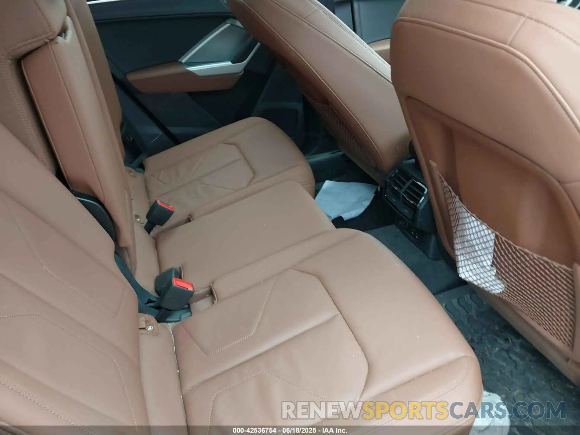 8 Photograph of a damaged car WA1DECF31L1064787 AUDI Q3 2020