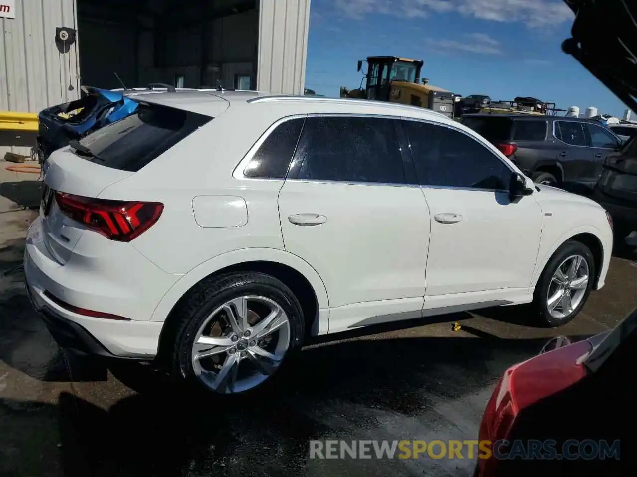 3 Photograph of a damaged car WA1DECF32L1006932 AUDI Q3 2020