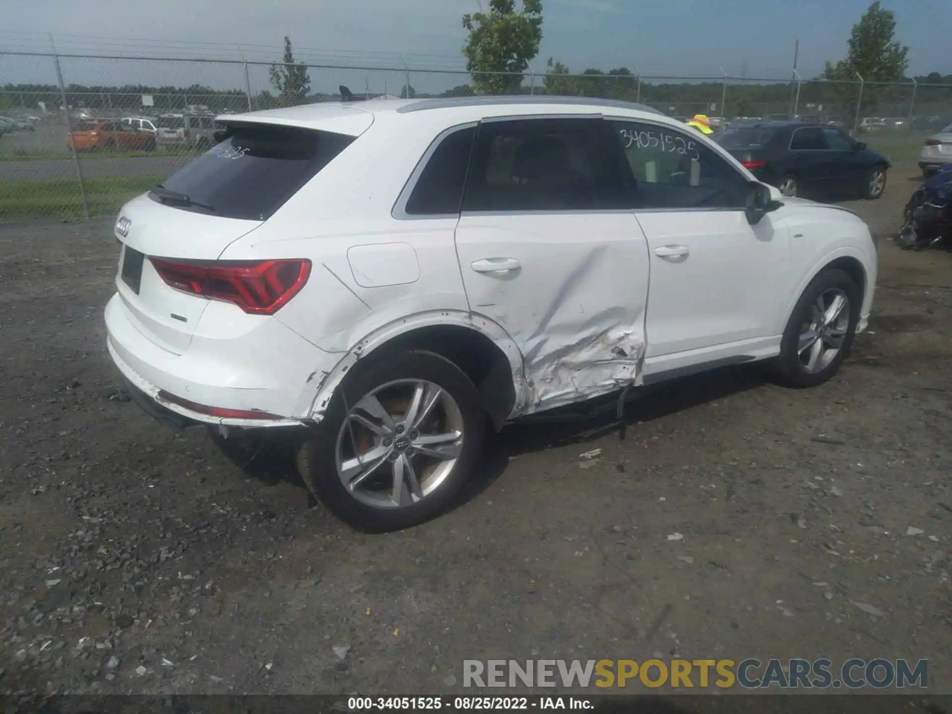 4 Photograph of a damaged car WA1DECF33L1079484 AUDI Q3 2020