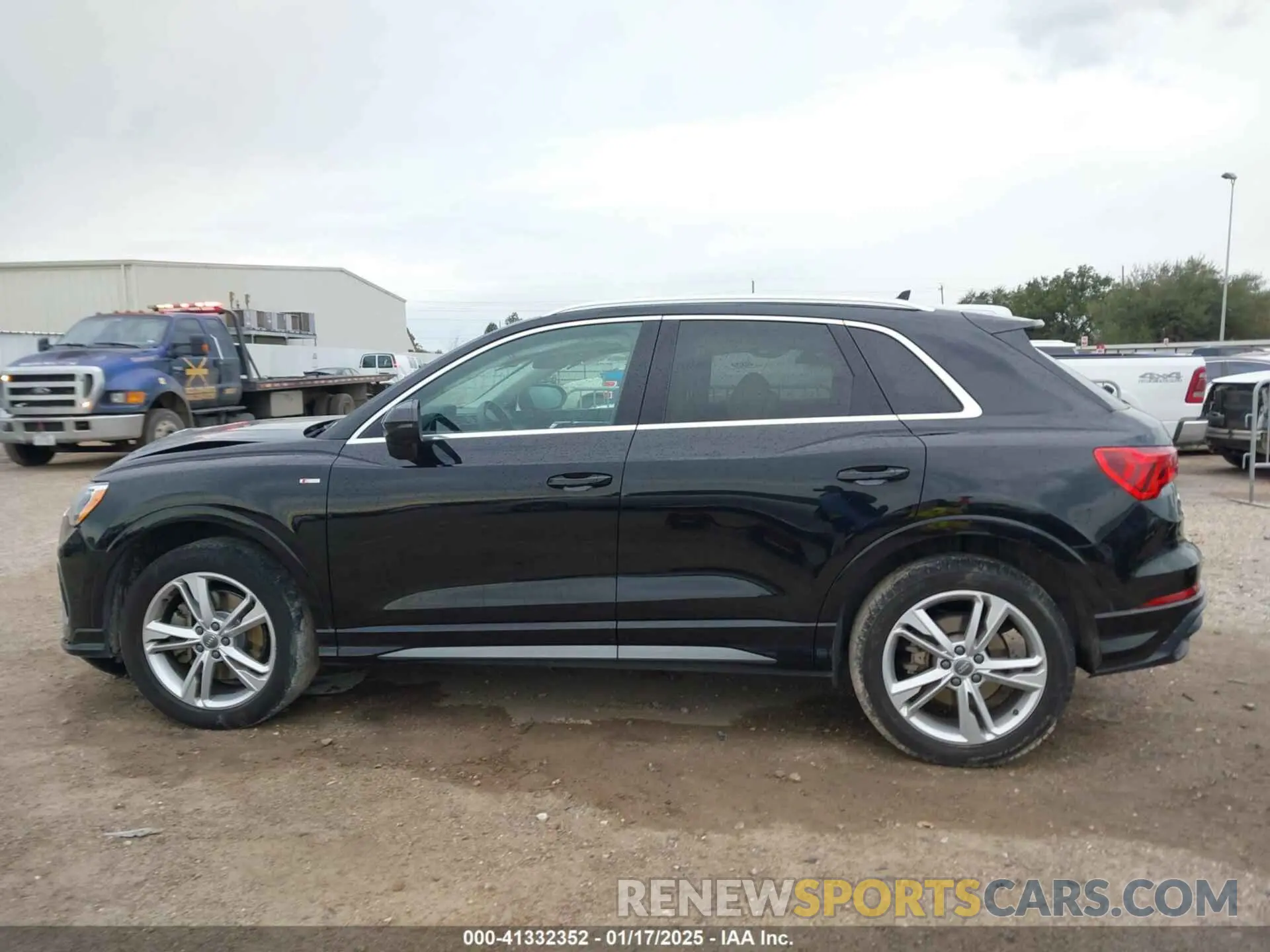 14 Photograph of a damaged car WA1DECF34L1088002 AUDI Q3 2020