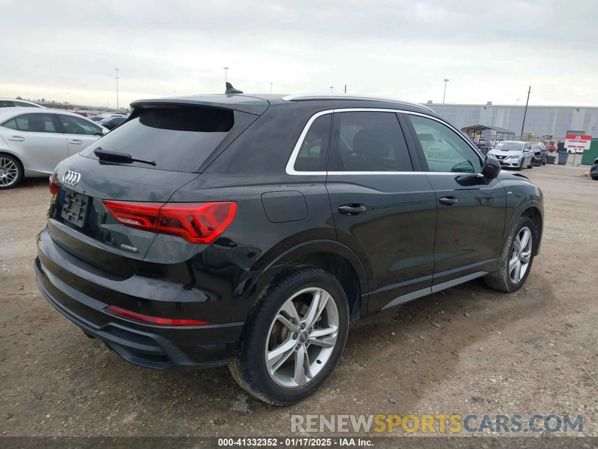 4 Photograph of a damaged car WA1DECF34L1088002 AUDI Q3 2020
