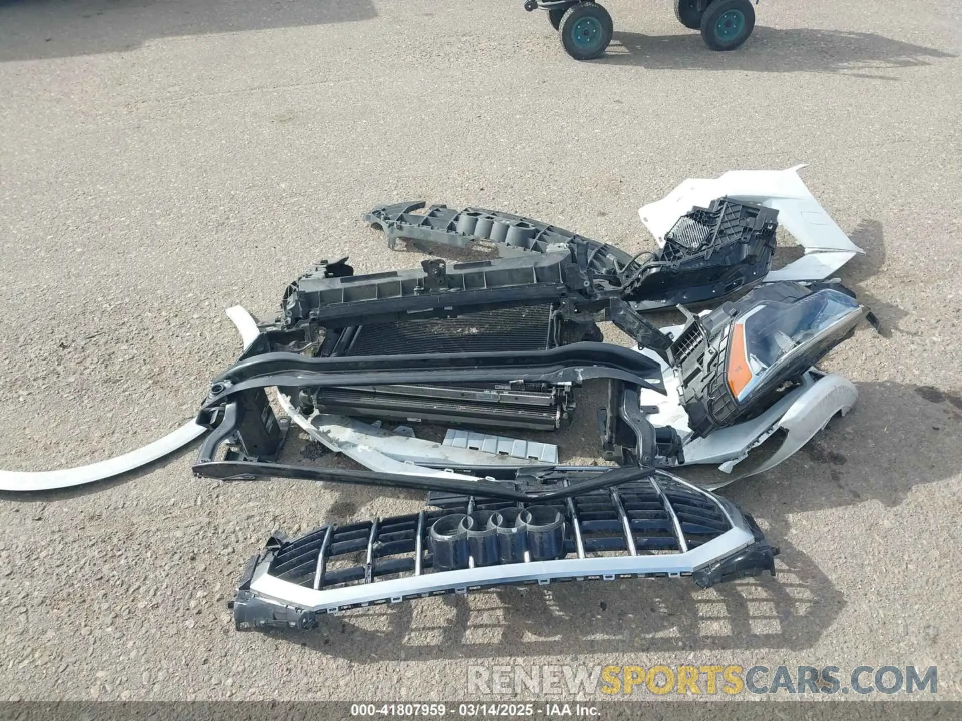 11 Photograph of a damaged car WA1DECF35L1073234 AUDI Q3 2020