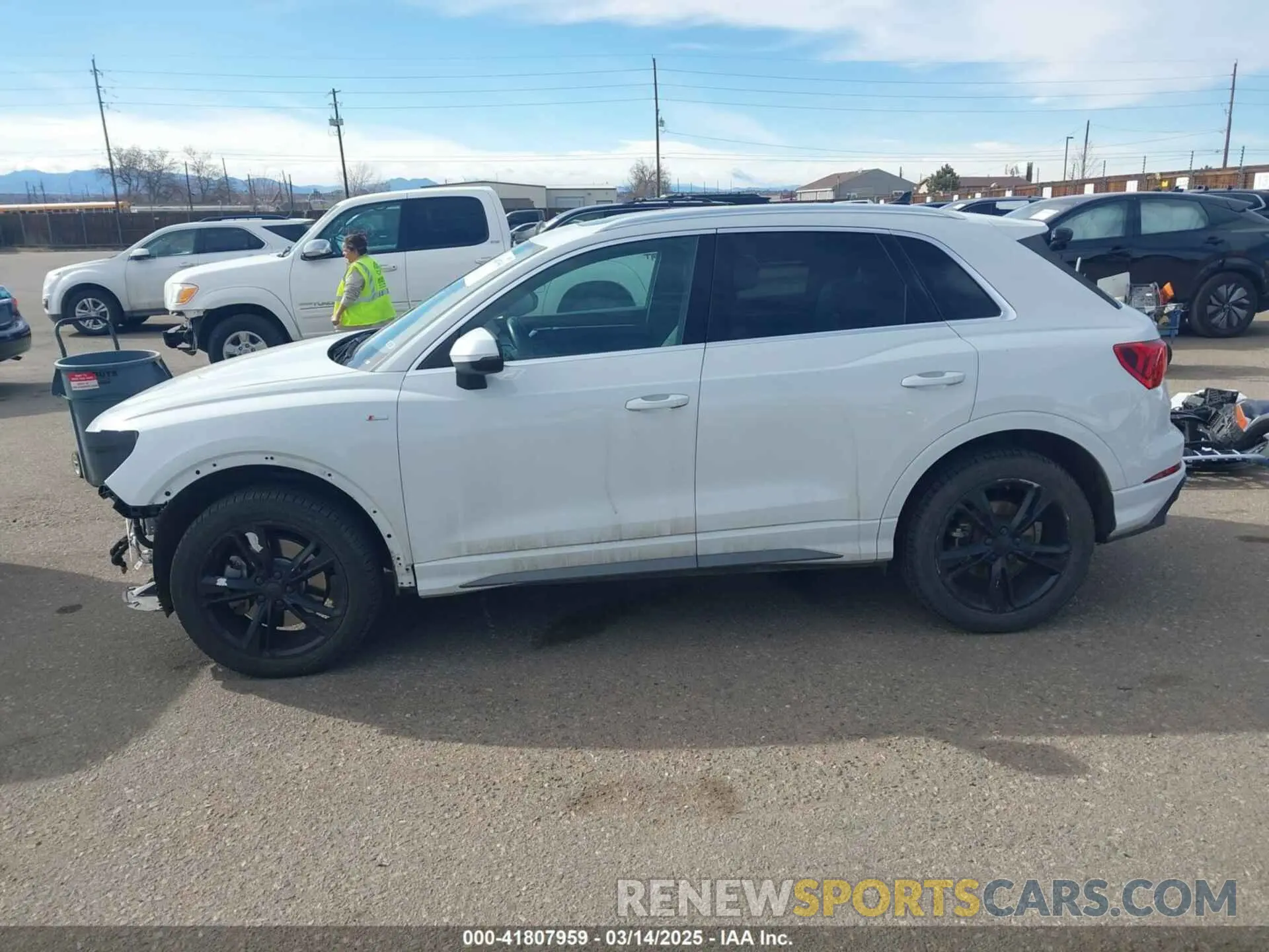 14 Photograph of a damaged car WA1DECF35L1073234 AUDI Q3 2020