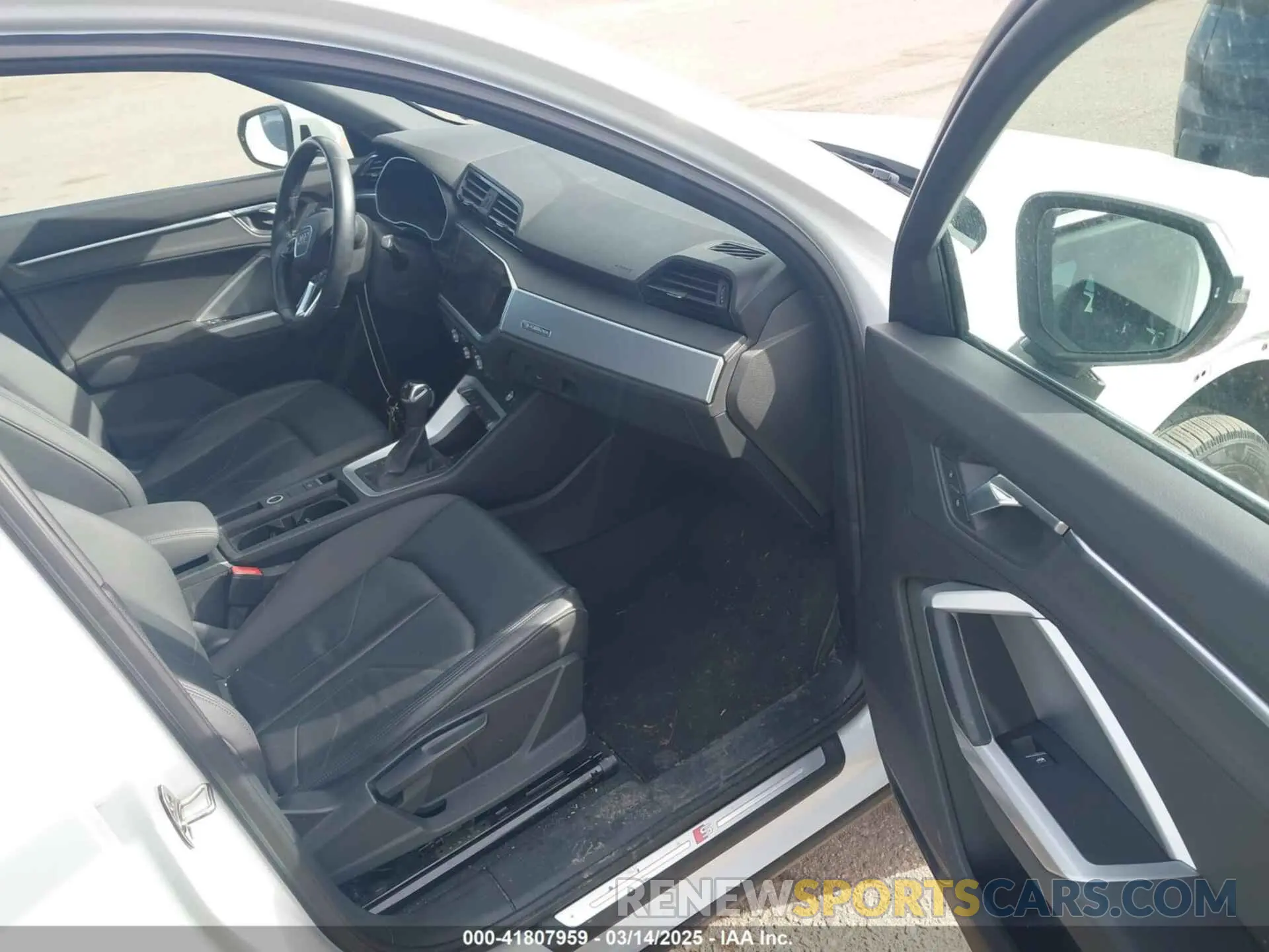 5 Photograph of a damaged car WA1DECF35L1073234 AUDI Q3 2020
