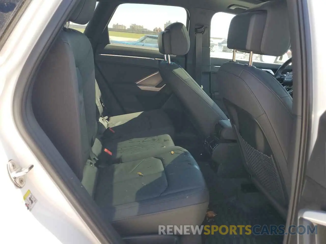 11 Photograph of a damaged car WA1DECF36L1016976 AUDI Q3 2020