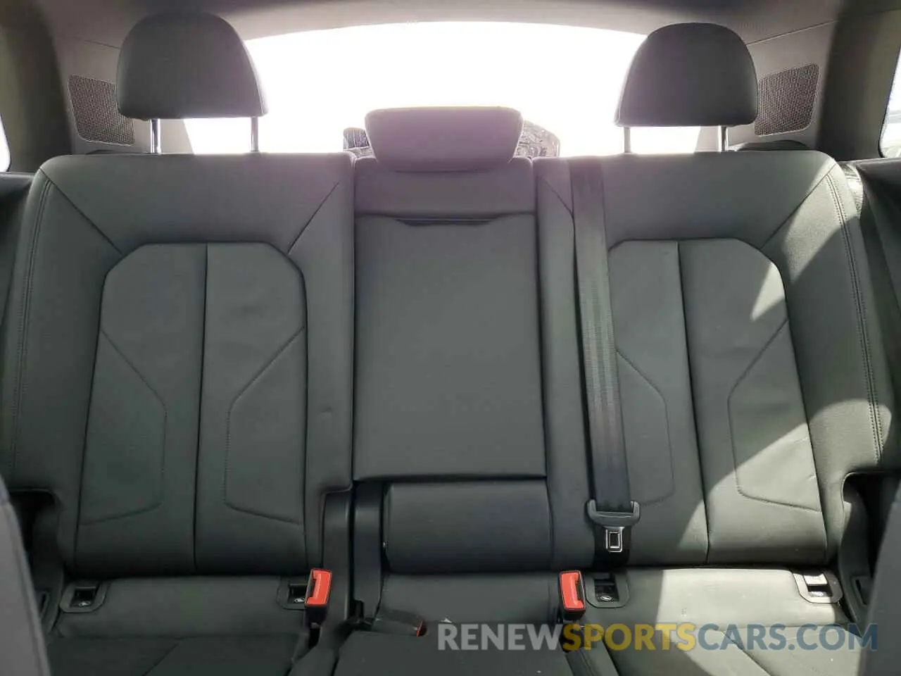 10 Photograph of a damaged car WA1DECF36L1020574 AUDI Q3 2020