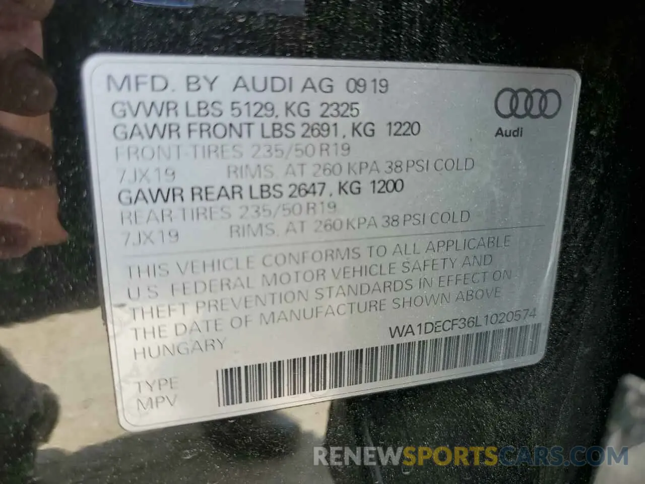 14 Photograph of a damaged car WA1DECF36L1020574 AUDI Q3 2020