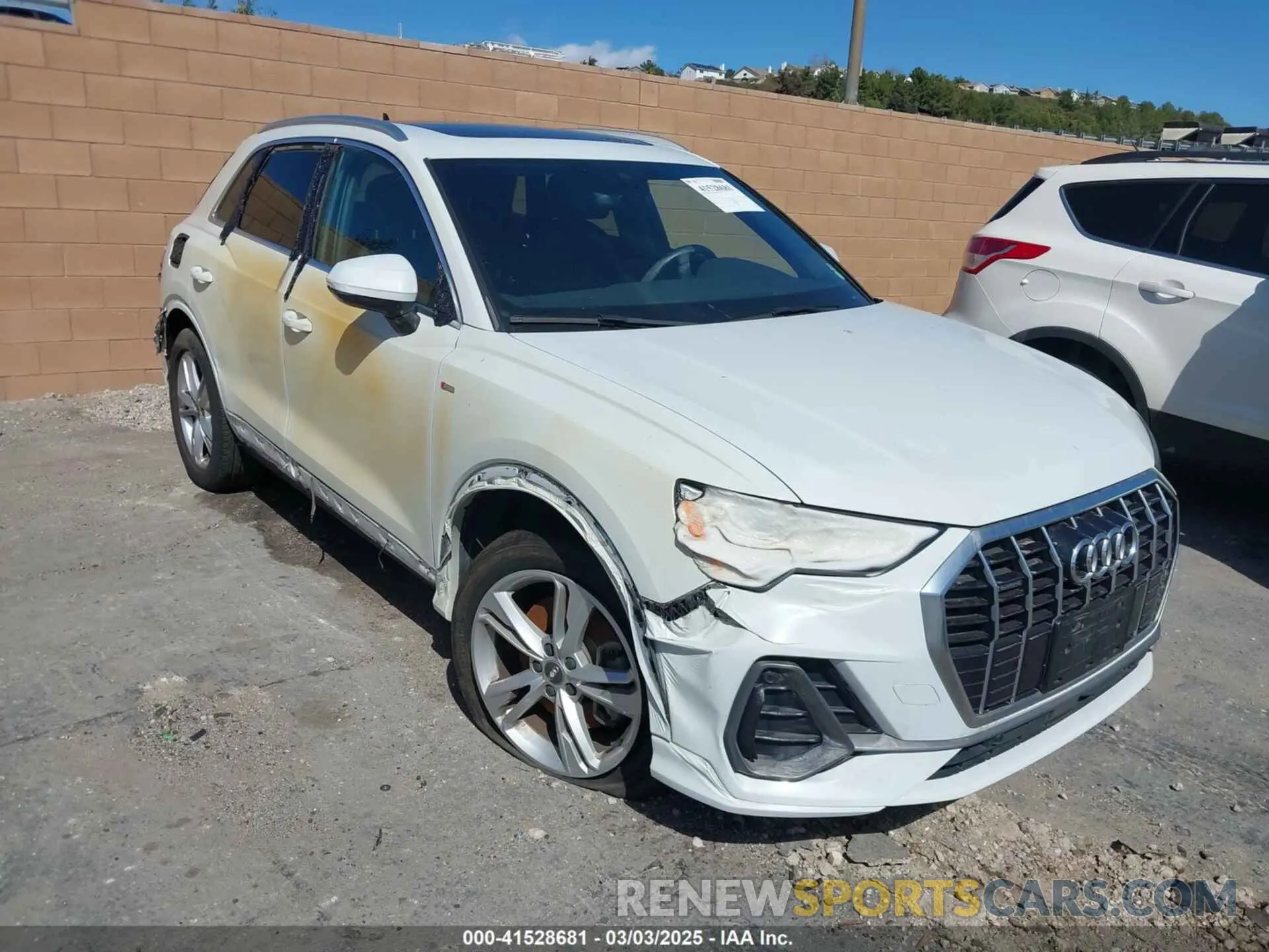 1 Photograph of a damaged car WA1DECF37L1012192 AUDI Q3 2020