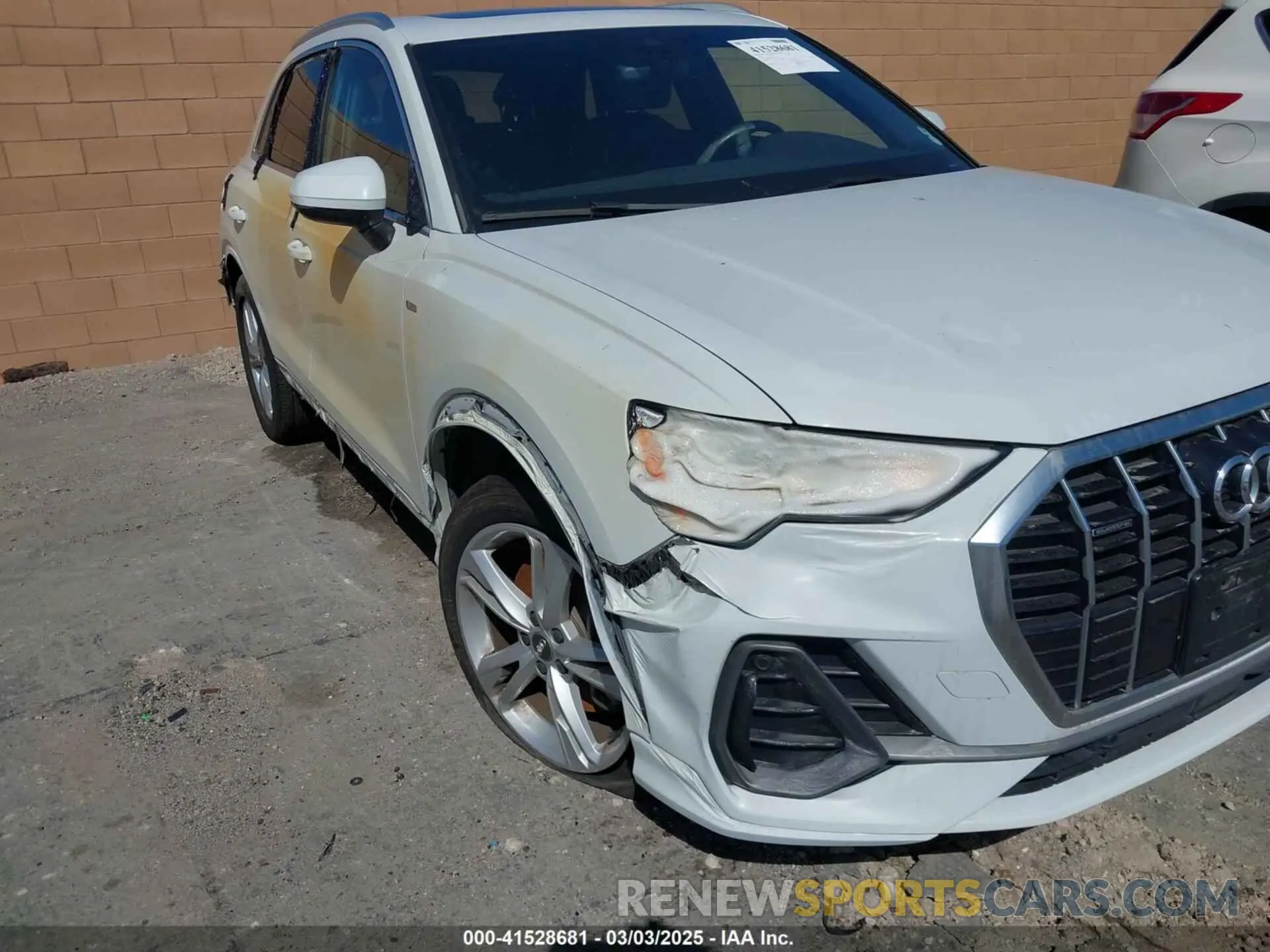 11 Photograph of a damaged car WA1DECF37L1012192 AUDI Q3 2020