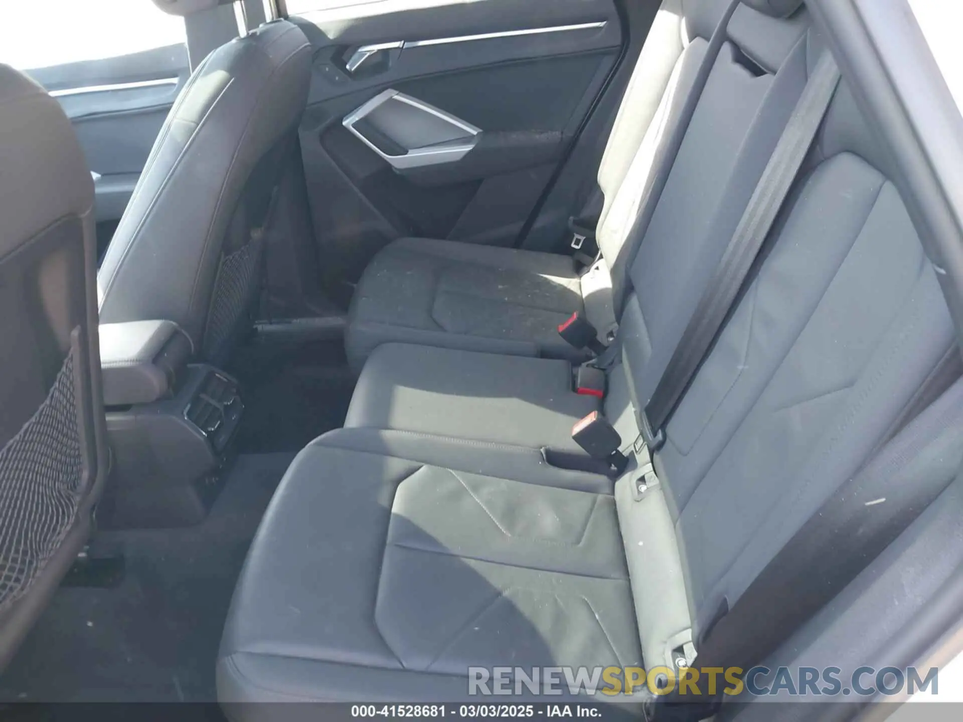 8 Photograph of a damaged car WA1DECF37L1012192 AUDI Q3 2020