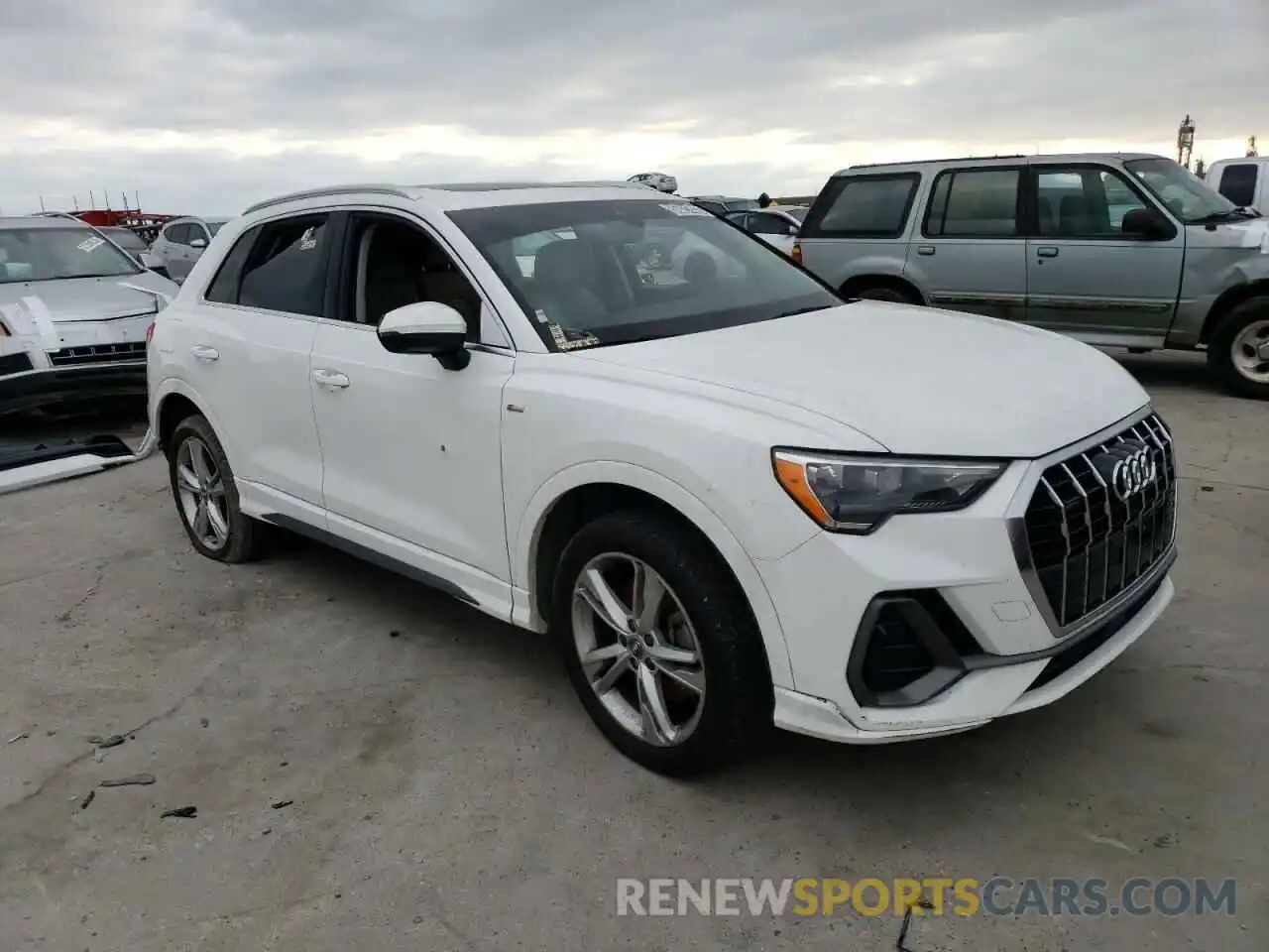 4 Photograph of a damaged car WA1DECF39L1011285 AUDI Q3 2020