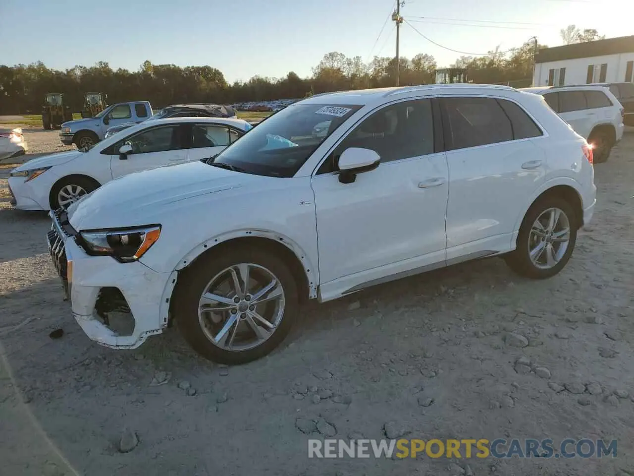 1 Photograph of a damaged car WA1DECF39L1124718 AUDI Q3 2020